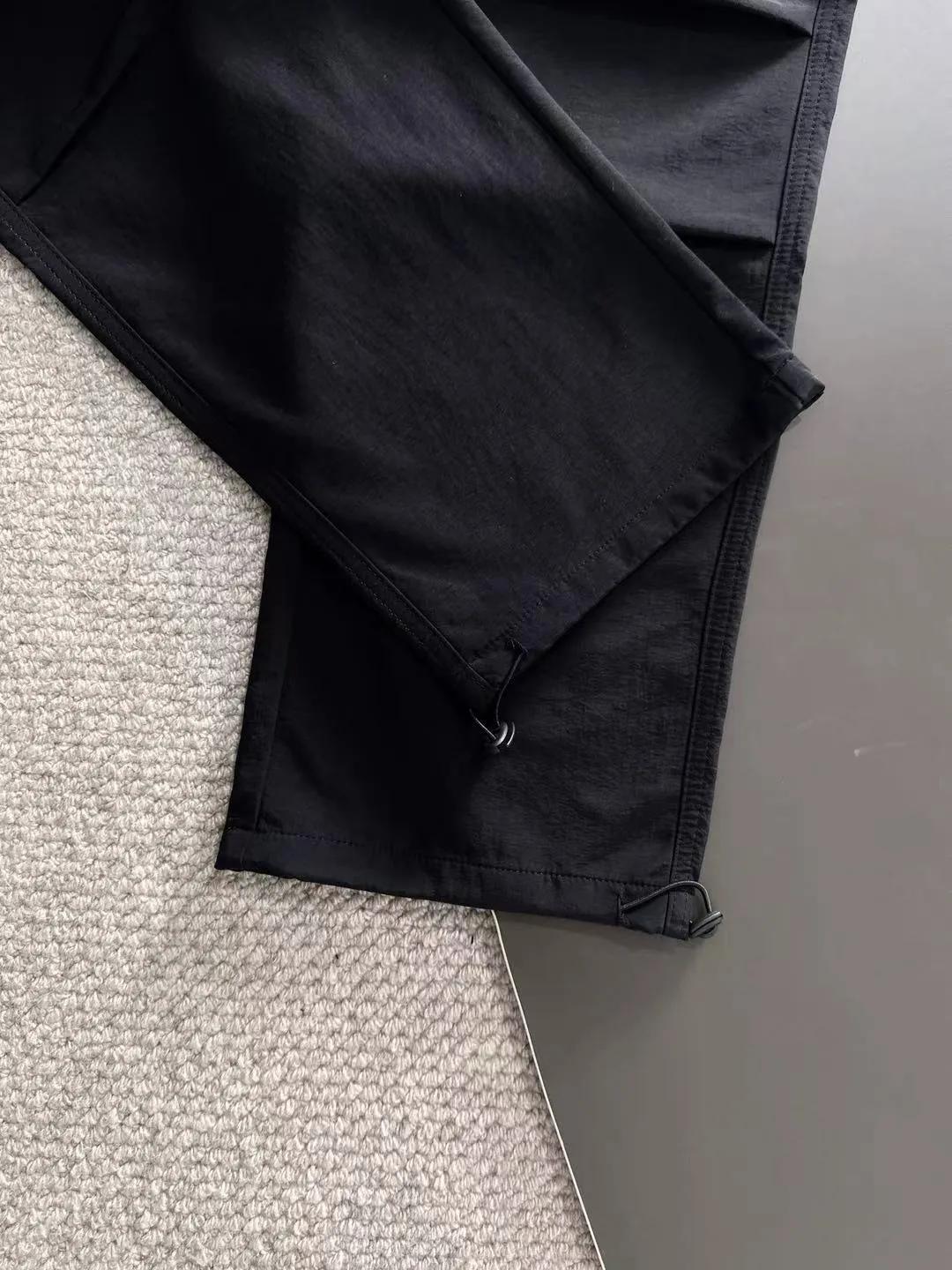Next day shipment P360 MONCLER/Mongoose Exclusive first release of 25ss autumn and winter new high-quality trousers Compare real-life details at will A perfect choice for autumn and winter, a must-have item. Sizes: M to 3XL (please state your height and weight when placing an order)
