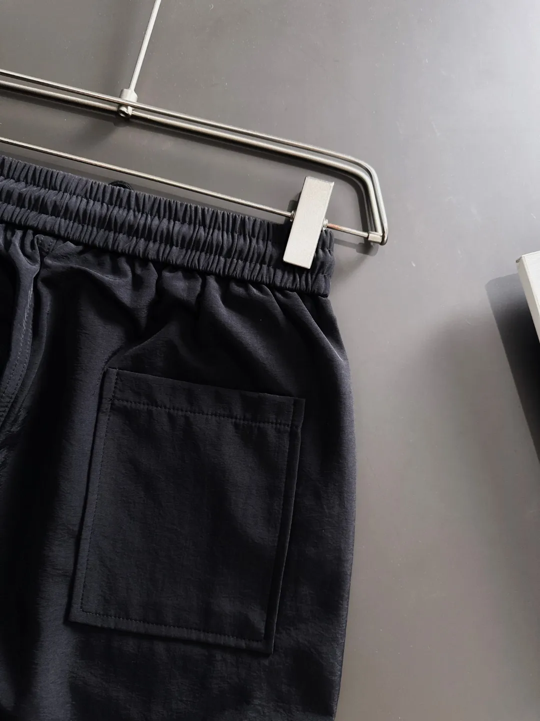 Next day shipment P360 MONCLER/Mongoose Exclusive first release of 25ss autumn and winter new high-quality trousers Compare real-life details at will A perfect choice for autumn and winter, a must-have item. Sizes: M to 3XL (please state your height and weight when placing an order)