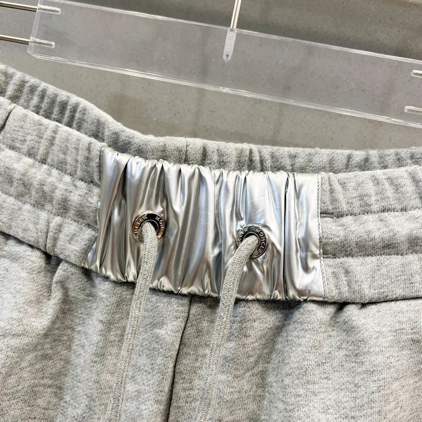 P190 MONCLER/muzzle pure cotton terry tripe fabric shorts, silicone letter LOGO, nylon pocket design process logo, official synchronization, high version, high quality, fashionable personality, versatile trend, pure original quality, original fabric, tag, collar label, washed wheat, complete three standards, color: black, gray. Size: S-XL
