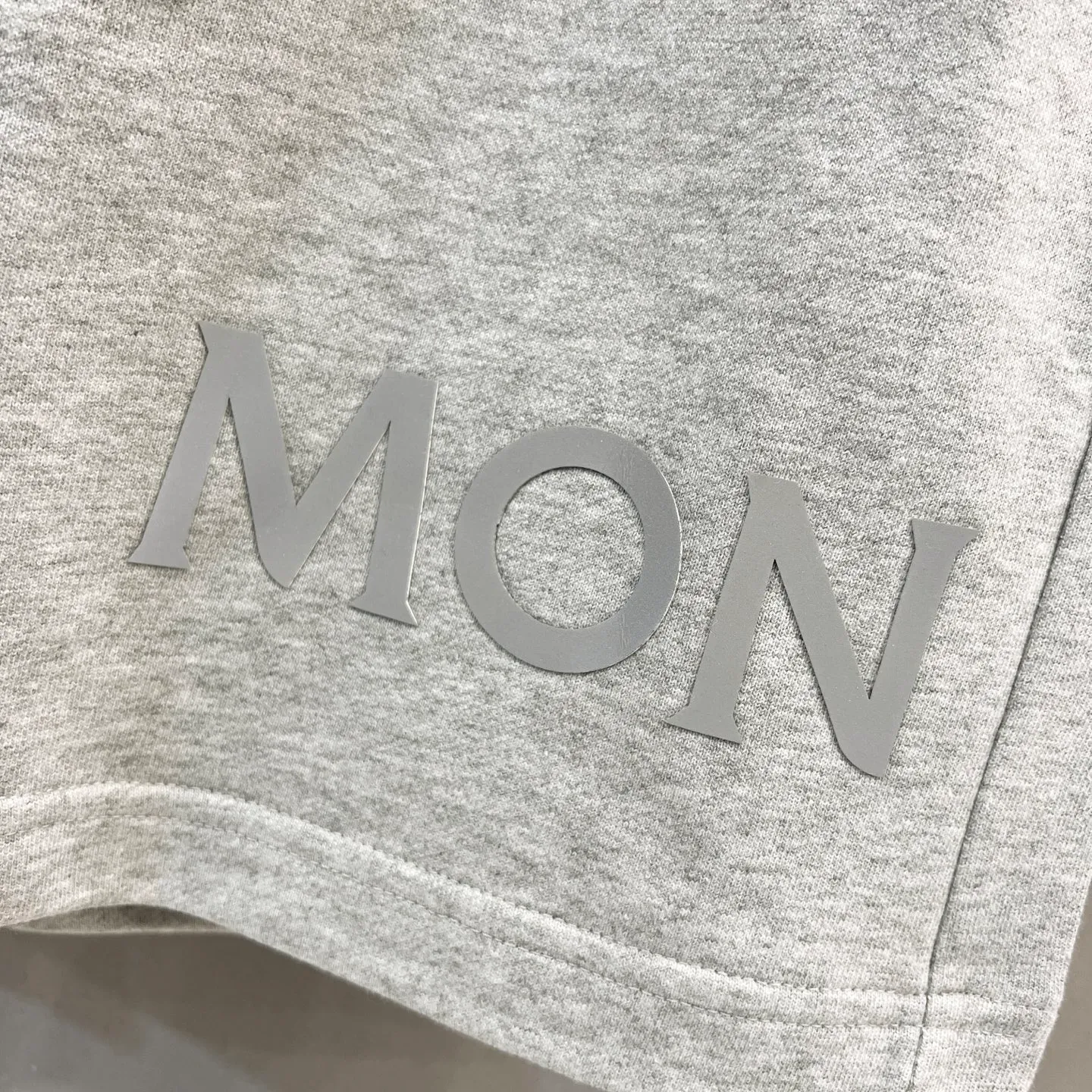 P190 MONCLER/muzzle pure cotton terry tripe fabric shorts, silicone letter LOGO, nylon pocket design process logo, official synchronization, high version, high quality, fashionable personality, versatile trend, pure original quality, original fabric, tag, collar label, washed wheat, complete three standards, color: black, gray. Size: S-XL