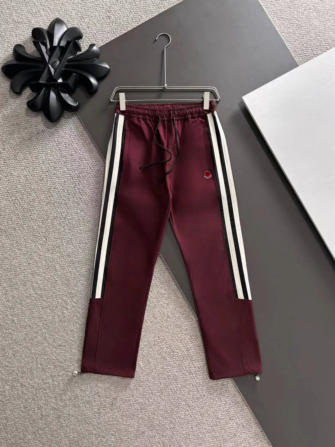 Next day shipping P720 MONCLER/Balenciaga high quality 2025 autumn and winter new casual heavy industry suit exclusively developed by yb! High quality production! The top version of the trading company channel order, external orders for imported custom fabrics, high breathability and comfort, impeccable details, absolutely worth buying! This type of suit is also a must-have for lazy people. You don’t have to think about how to match it, you can just get it in one set! Brand element design concept, delicate and soft feel! It presents a casual cut and the upper body shape is great! On sale simultaneously on the official website! From a high-end men's positioning brand, the low-key luxury taste is irresistible! Exquisite workmanship and impeccable quality! The overall style is simple, fashionable and timeless, fully meeting the requirements of stylish and tasteful dressing! Size: M to 5XL (or state your height and weight when placing an order)