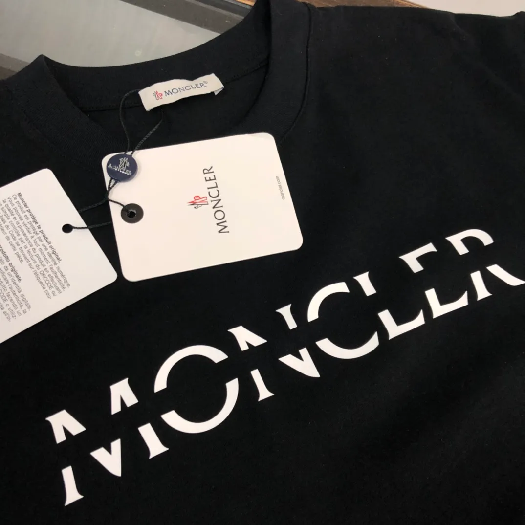 P150 Moncler 2025 new men's round neck short-sleeved couple's T-shirt, new spring and summer product, high quality 🔥🔥Fashionable and versatile, customized imported fabrics, comfortable to wear, breathable, fashionable without losing personality, casual and casual upper body, handsome and stylish, showing the temperament of a big brand. All three standards are complete! ! Color: Black White Gray Royal Blue Size: S-XL (loose fit)