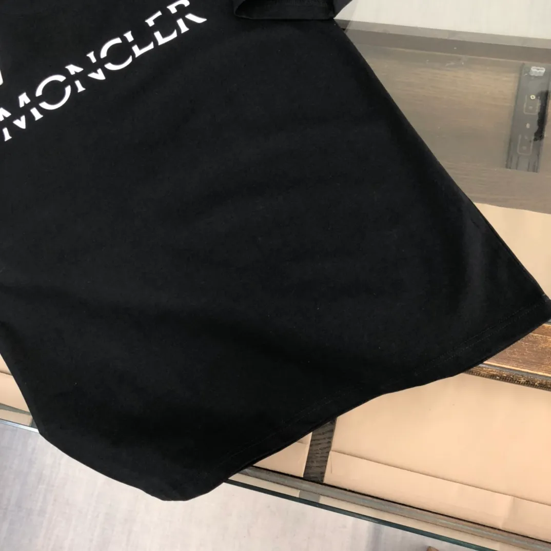 P150 Moncler 2025 new men's round neck short-sleeved couple's T-shirt, new spring and summer product, high quality 🔥🔥Fashionable and versatile, customized imported fabrics, comfortable to wear, breathable, fashionable without losing personality, casual and casual upper body, handsome and stylish, showing the temperament of a big brand. All three standards are complete! ! Color: Black White Gray Royal Blue Size: S-XL (loose fit)