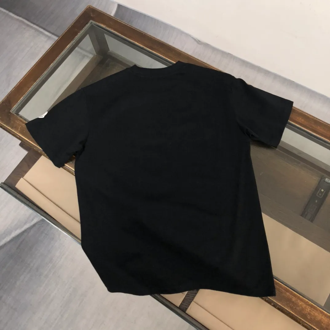 P150 Moncler 2025 new men's round neck short-sleeved couple's T-shirt, new spring and summer product, high quality 🔥🔥Fashionable and versatile, customized imported fabrics, comfortable to wear, breathable, fashionable without losing personality, casual and casual upper body, handsome and stylish, showing the temperament of a big brand. All three standards are complete! ! Color: Black White Gray Royal Blue Size: S-XL (loose fit)