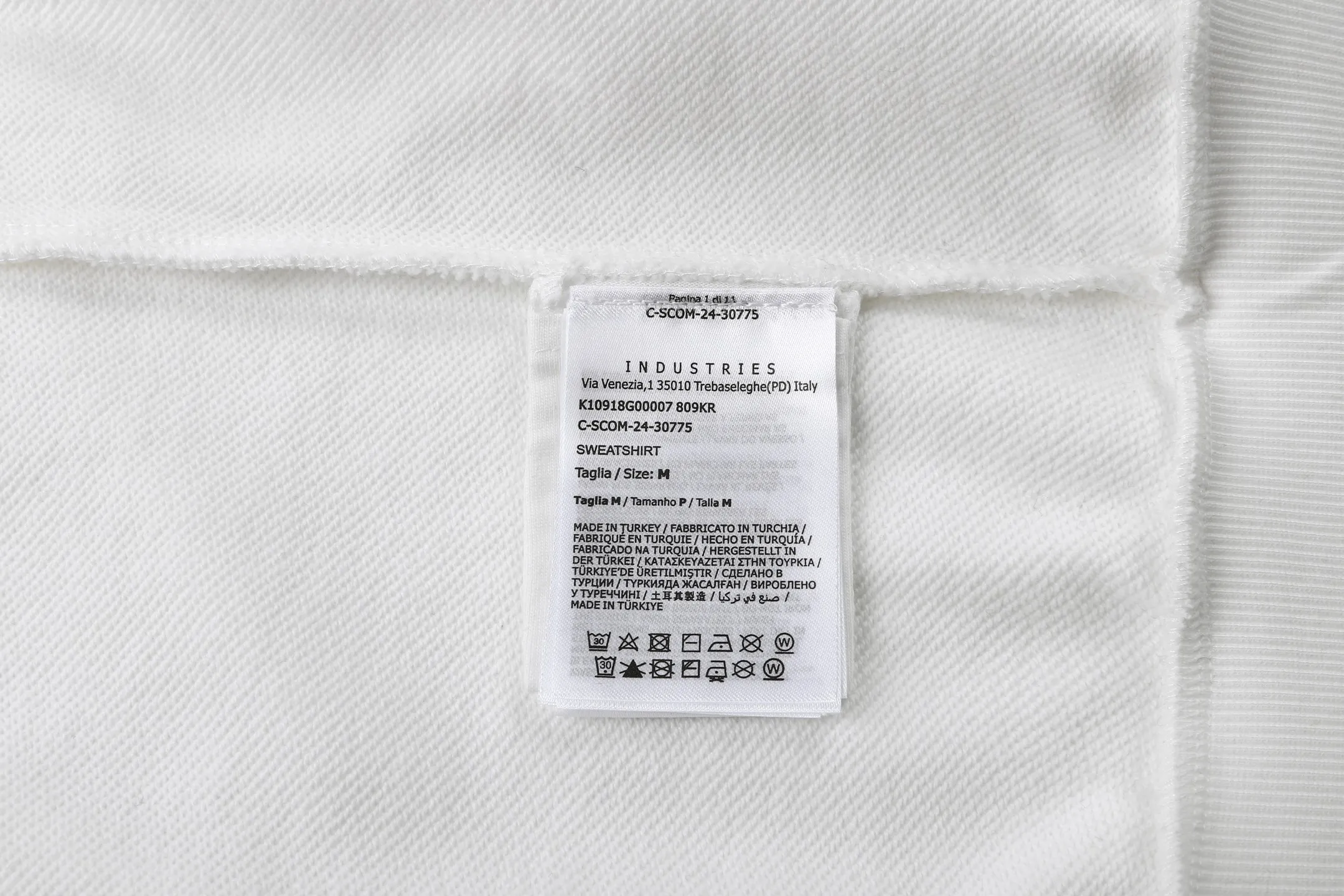 P330 MONCLER round neck pullover printed casual long-sleeved sweatshirt ●Authentic product purchased and developed by 3926 ●320g double-ply combed cotton sweatshirt material ●2*2 cotton luxury rib ●Fabric fermentation wash ●Digital direct printing ●Customized 1:1 chapter ●Customized 1:1 trademark ●Fit version ●Size: S M L XL ●Style number: 2002/2B#40