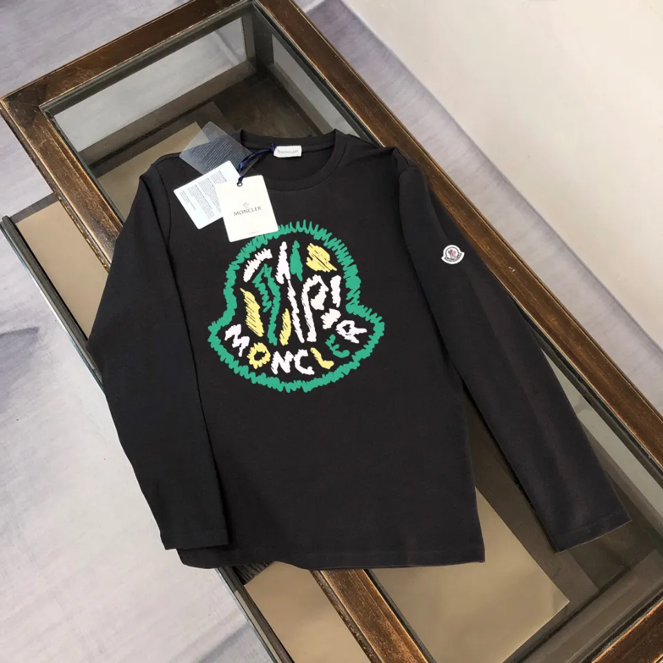 P180, a non-off-the-shelf model, you can trust it. Moncler printed long-sleeved T-shirt, 240g breathable cotton fabric, very soft and comfortable texture, does not shrink, does not deform, does not ball), can be worn alone as a base layer. Original customized accessories, collar label, care mark, hangtag, packaging (perfect details) Color: White Black Size: XS S M L