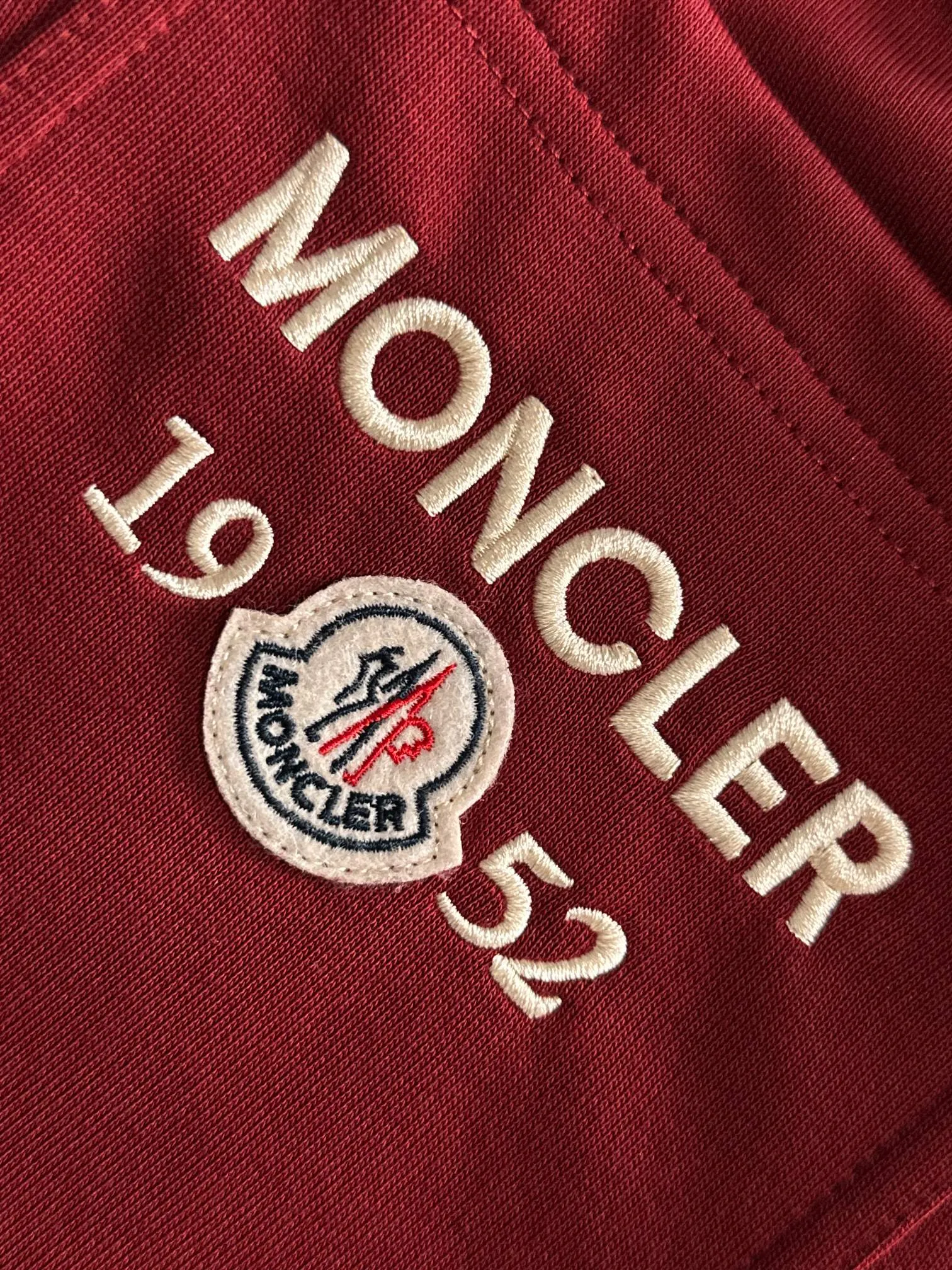 P310 MONCLER* (exclusive quality in the market) hot style 2꯭0꯭2꯭5 new autumn trousers ❤ Original ⌚️ high hooded fabric is made of 380g high-density double-sided Chinese custom fabric. No deformation, no shrinkage, three-dimensional drape. Introduction to the process: the front and back panels are made of Behringer stacked show thousands of needle embroidery. Classic wool label custom hardware accessories. Color: Anchor red SIZE：M-XXXL