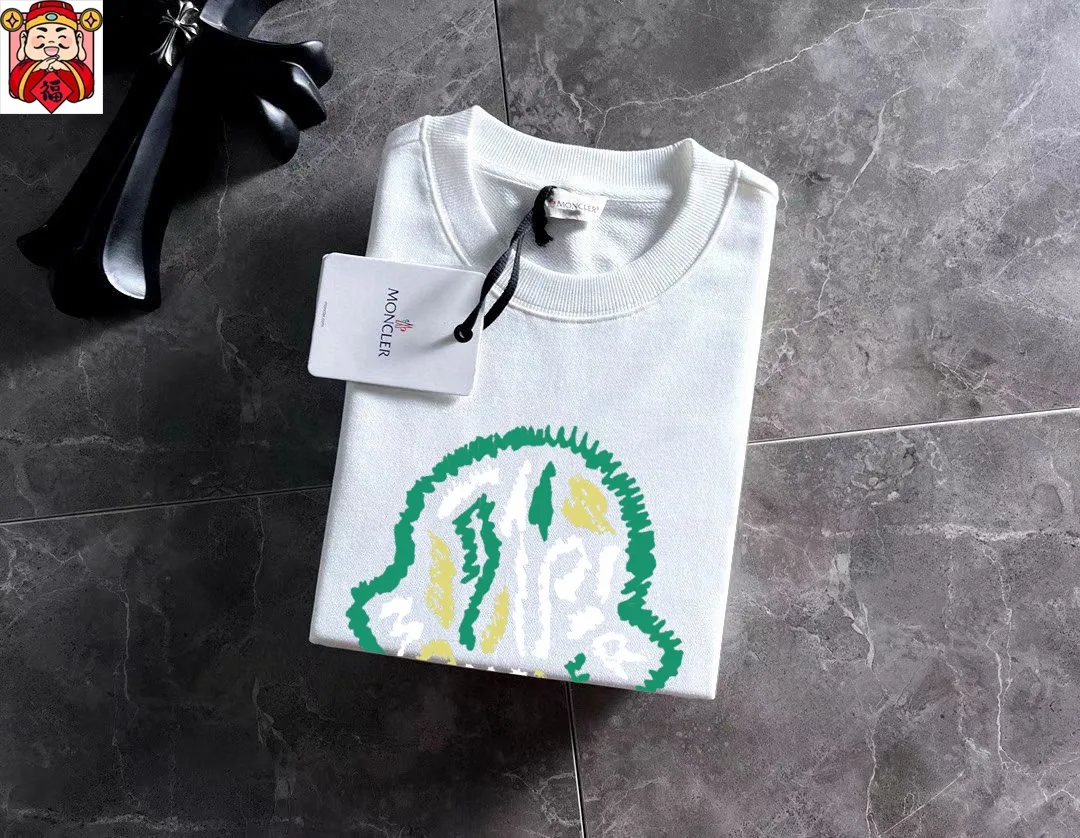 P200 💰 Brand [MONCLER] (good news for fat people) 2025ss spring latest long-sleeved round-neck sweatshirt, on sale simultaneously on the official website. Refreshing and breathable. Made of top Tencel Roman. Comfortable and soft. 3D stereoscopic clarity. Super fashion sense. Great gift for your own use. Size: M-5XL (can wear up to 220 pounds)
