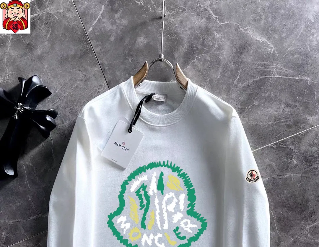 P200 💰 Brand [MONCLER] (good news for fat people) 2025ss spring latest long-sleeved round-neck sweatshirt, on sale simultaneously on the official website. Refreshing and breathable. Made of top Tencel Roman. Comfortable and soft. 3D stereoscopic clarity. Super fashion sense. Great gift for your own use. Size: M-5XL (can wear up to 220 pounds)