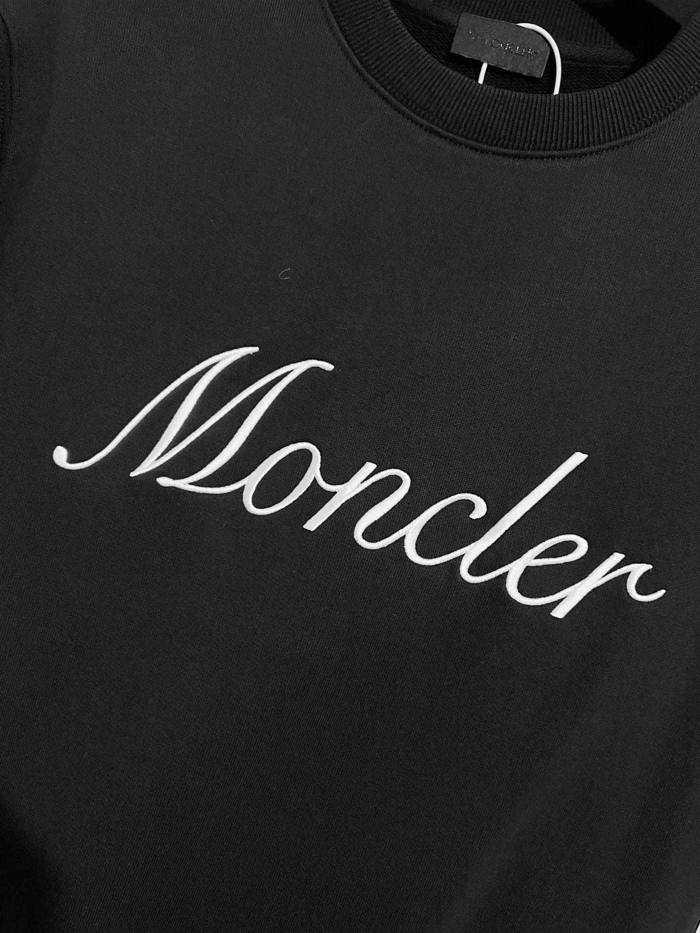P290 ZP version) - Moncler Mouth Mouth 25 official website is new simultaneously. Letter embroidered armband badge round neck sweatshirt for men and women - Exclusive model. Made of original version custom-woven and dyed 480g bolin fabric. Thread thickening and dyeing in the same cylinder with zero color difference. Exclusive quality difference currency. Welcome to compare - Color: black white - Size: S M L XL