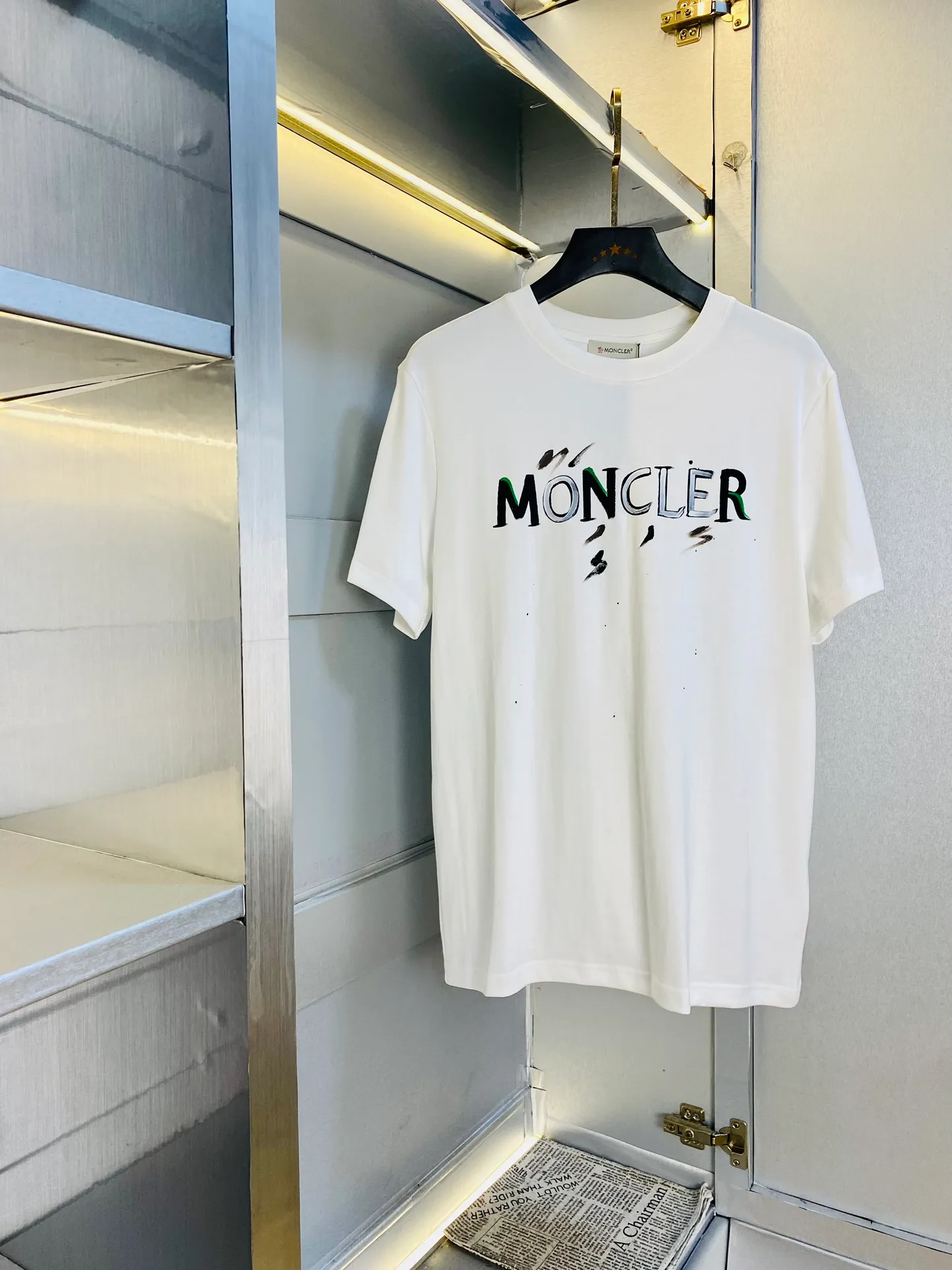 P160 Original order, Moncler original order quality, 2025 latest style short-sleeved T-shirt, three-quarter sleeves, mid-sleeves, selected counters, customized top-notch 🐥pure cotton🐥imported fabrics, with original wash mark! All three standards are complete, all details are perfectly made, 1:1 replica, 100% authentic, original hardware, high-end customized accessories, original factory and original logo, the upper body effect is amazing! The size is too large: S-XXL (175/135 pounds wear M)