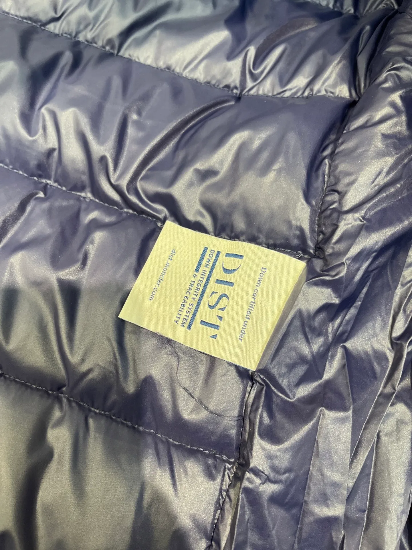 P840 Moncler Men's Mouth Men's Short Down Jacket Caroux Series ~ A big hit, an exclusive debut, a rare and valuable limited edition. Classics will never go out of style. This season's main high-performance street style series! A trendy style that is convenient, neat and handsome, it is available through trading company channels, and its quality can withstand any form of inspection. Features: white zipper with logo in English letters, fully displaying the iconic design of the Moncler brand. Material: The outstanding achievements of high-tech fabrics are not exaggerated. We provide bright polyester fiber nylon fabrics for customers. The ultra-fine and delicate texture is extremely smooth, has high elastic recovery effect, is breathable and comfortable without stuffiness. Color: navy blue, black Size: 1-2-3-4-5