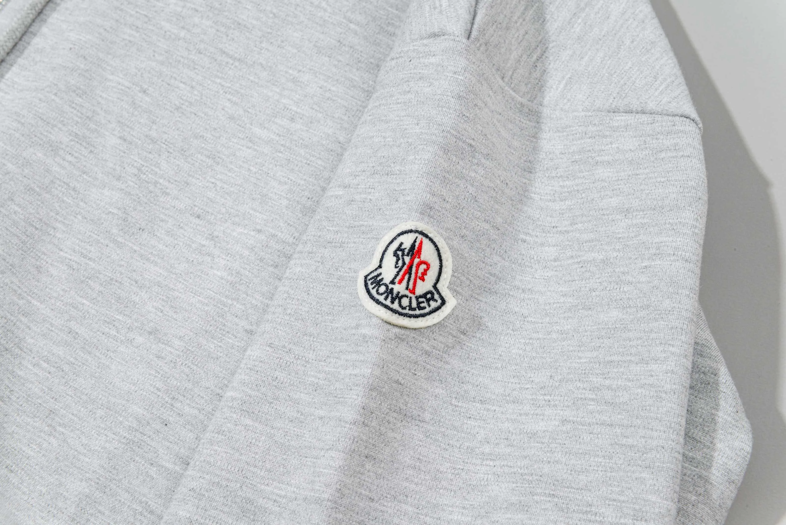 P270 MONCLER/Mask custom fabric suit casual sweatpants, simple arm brand LOGO small badge, threaded trousers technology, official synchronization, high version, high quality, fashionable personality, versatile trend, pure original quality, original fabric, tag, collar label, washed wheat, complete three standards, color: blue, gray. Size: S-2XL
