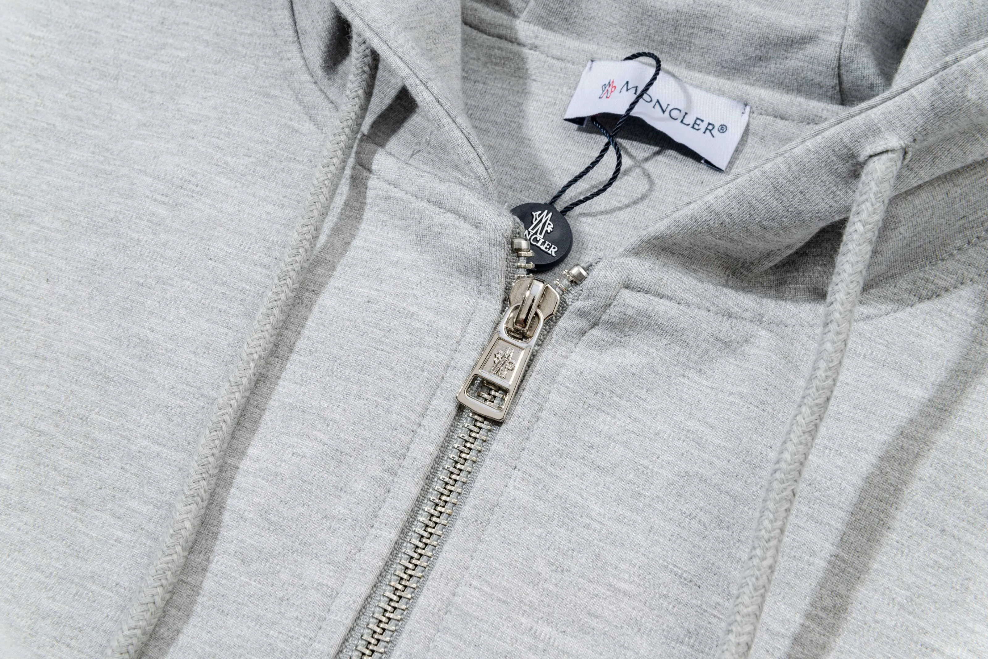 P270 MONCLER/Mask custom fabric suit casual sweatpants, simple arm brand LOGO small badge, threaded trousers technology, official synchronization, high version, high quality, fashionable personality, versatile trend, pure original quality, original fabric, tag, collar label, washed wheat, complete three standards, color: blue, gray. Size: S-2XL
