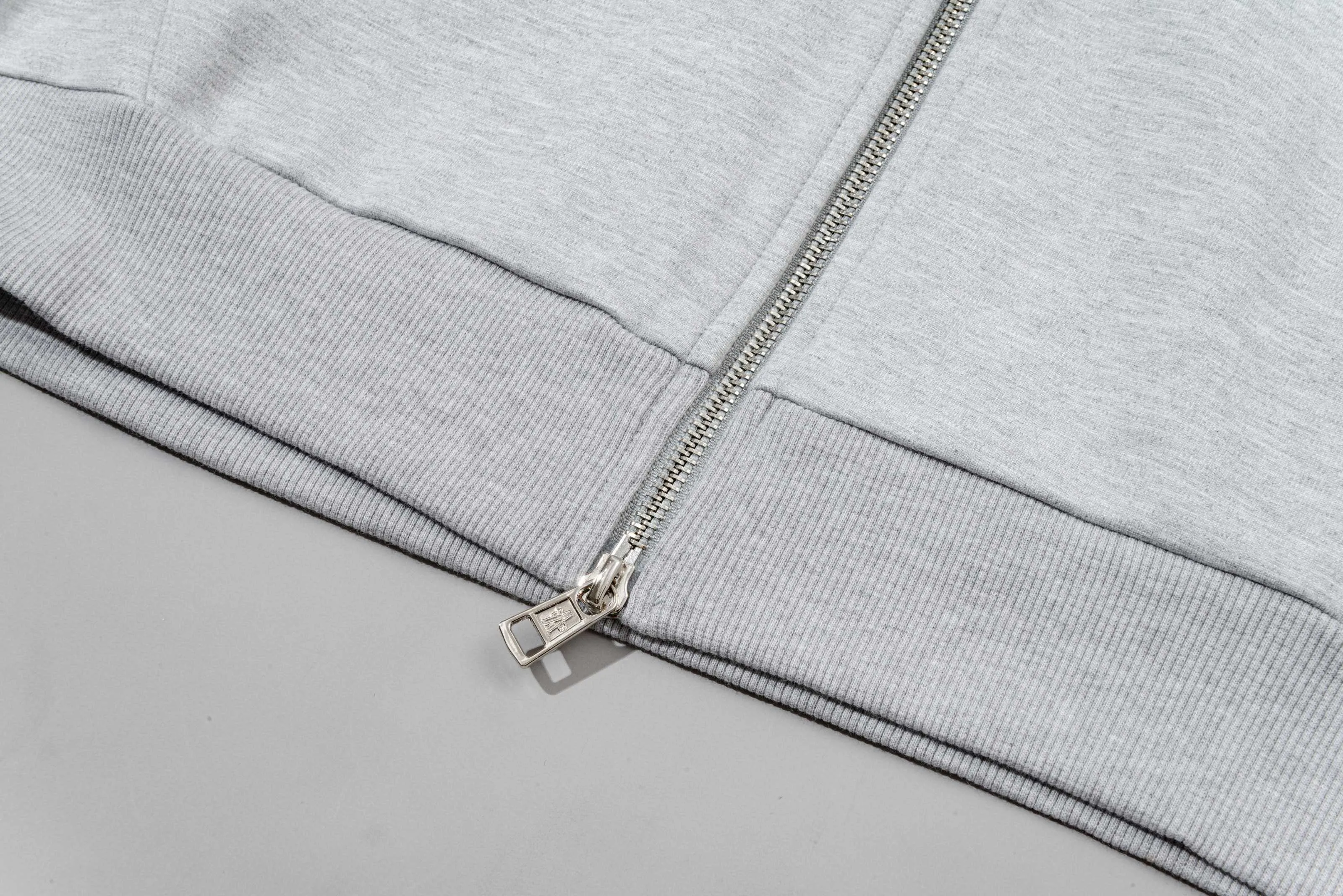 P270 MONCLER/Mask custom fabric suit casual sweatpants, simple arm brand LOGO small badge, threaded trousers technology, official synchronization, high version, high quality, fashionable personality, versatile trend, pure original quality, original fabric, tag, collar label, washed wheat, complete three standards, color: blue, gray. Size: S-2XL