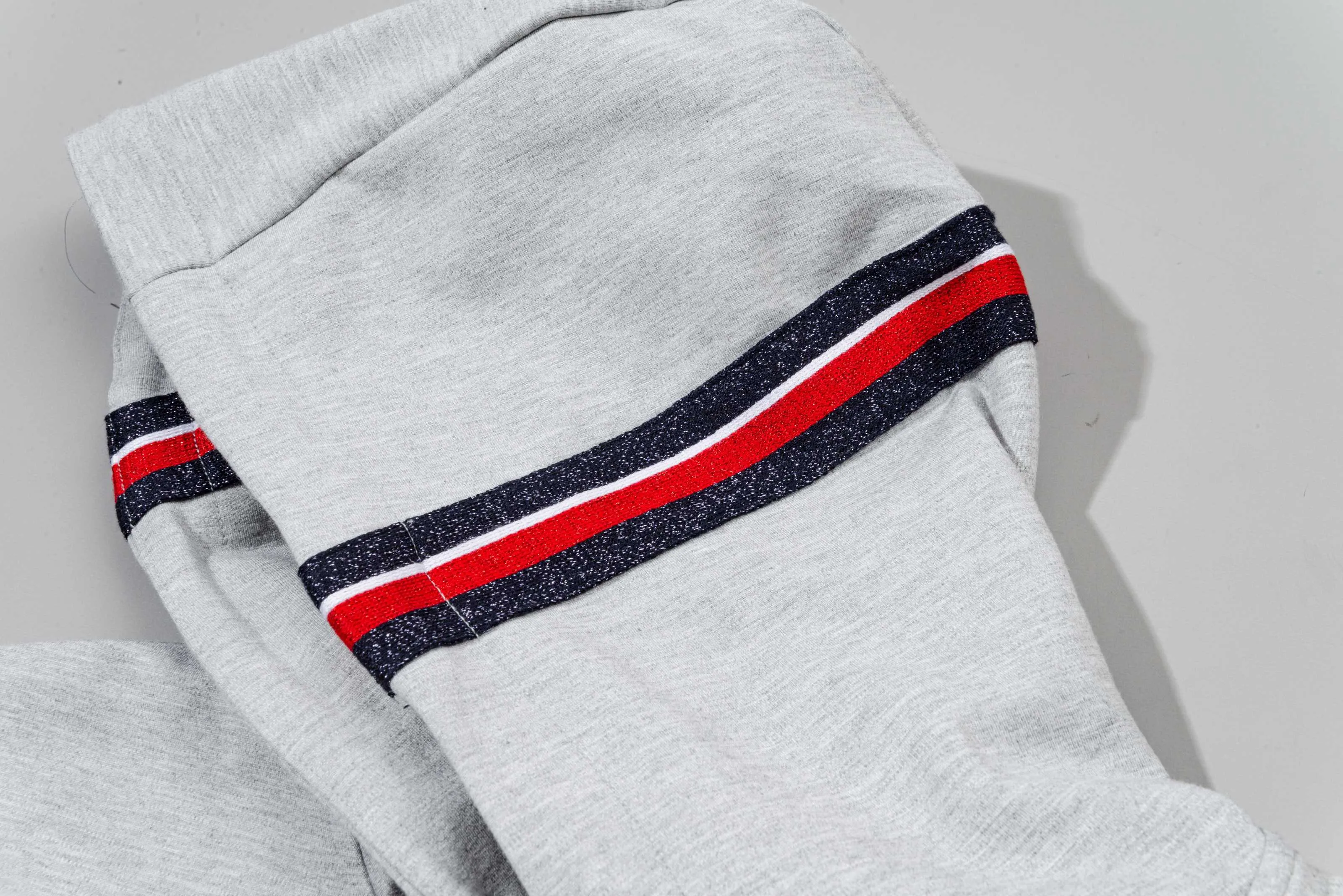 P270 MONCLER/Mask custom fabric suit casual sweatpants, simple arm brand LOGO small badge, threaded trousers technology, official synchronization, high version, high quality, fashionable personality, versatile trend, pure original quality, original fabric, tag, collar label, washed wheat, complete three standards, color: blue, gray. Size: S-2XL