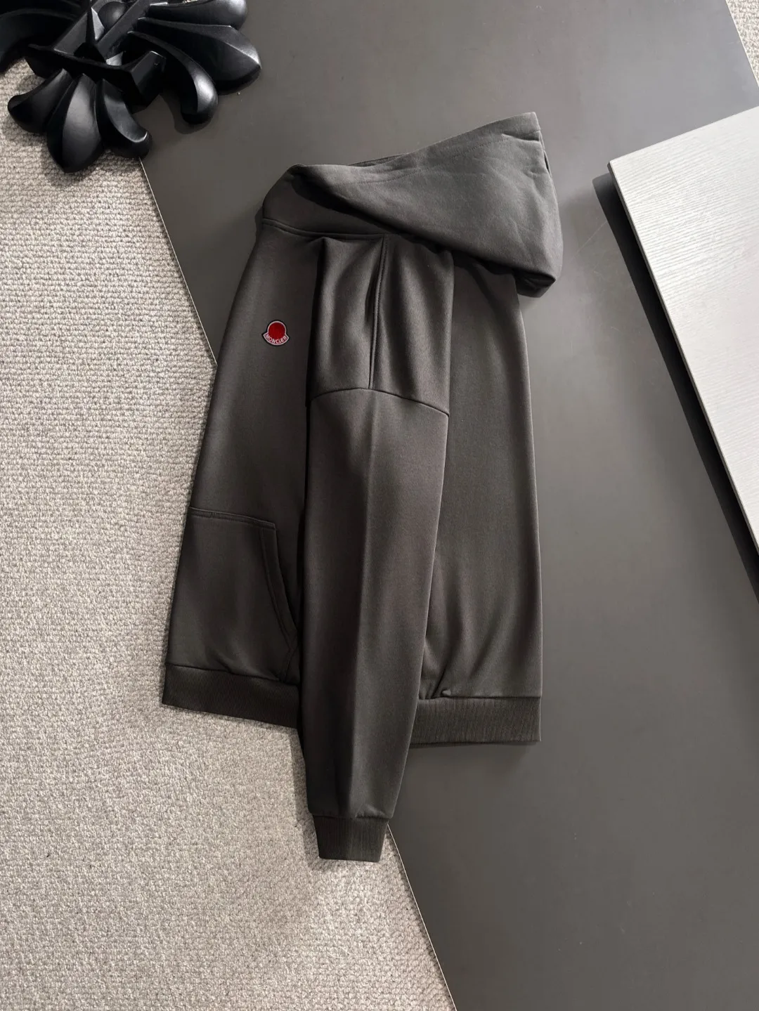 Next day shipping P720 MONCLER/Mongolian high quality 2025 autumn and winter new casual heavy industry hooded suit exclusively developed by yb! High quality production! The top version of the trading company channel order, external orders for imported custom fabrics, high breathability and comfort, impeccable details, absolutely worth buying! This type of suit is also a must-have for lazy people. You don’t have to think about how to match it, you can just get it in one set! Brand element design concept, delicate and soft feel! It presents a casual cut and the upper body shape is great! On sale simultaneously on the official website! From a high-end men's positioning brand, the low-key luxury taste is irresistible! Exquisite workmanship and impeccable quality! The overall style is simple, fashionable and timeless, fully meeting the requirements of stylish and tasteful dressing! Sizes: S to XXL (or state your height and weight when placing an order)