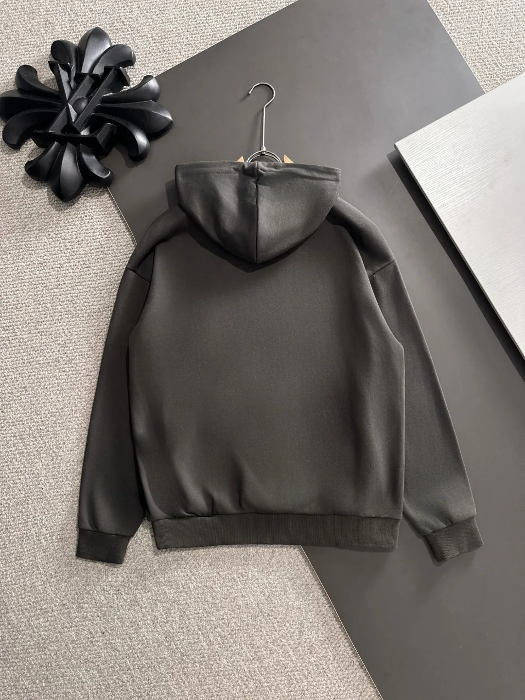 Next day shipping P720 MONCLER/Mongolian high quality 2025 autumn and winter new casual heavy industry hooded suit exclusively developed by yb! High quality production! The top version of the trading company channel order, external orders for imported custom fabrics, high breathability and comfort, impeccable details, absolutely worth buying! This type of suit is also a must-have for lazy people. You don’t have to think about how to match it, you can just get it in one set! Brand element design concept, delicate and soft feel! It presents a casual cut and the upper body shape is great! On sale simultaneously on the official website! From a high-end men's positioning brand, the low-key luxury taste is irresistible! Exquisite workmanship and impeccable quality! The overall style is simple, fashionable and timeless, fully meeting the requirements of stylish and tasteful dressing! Sizes: S to XXL (or state your height and weight when placing an order)