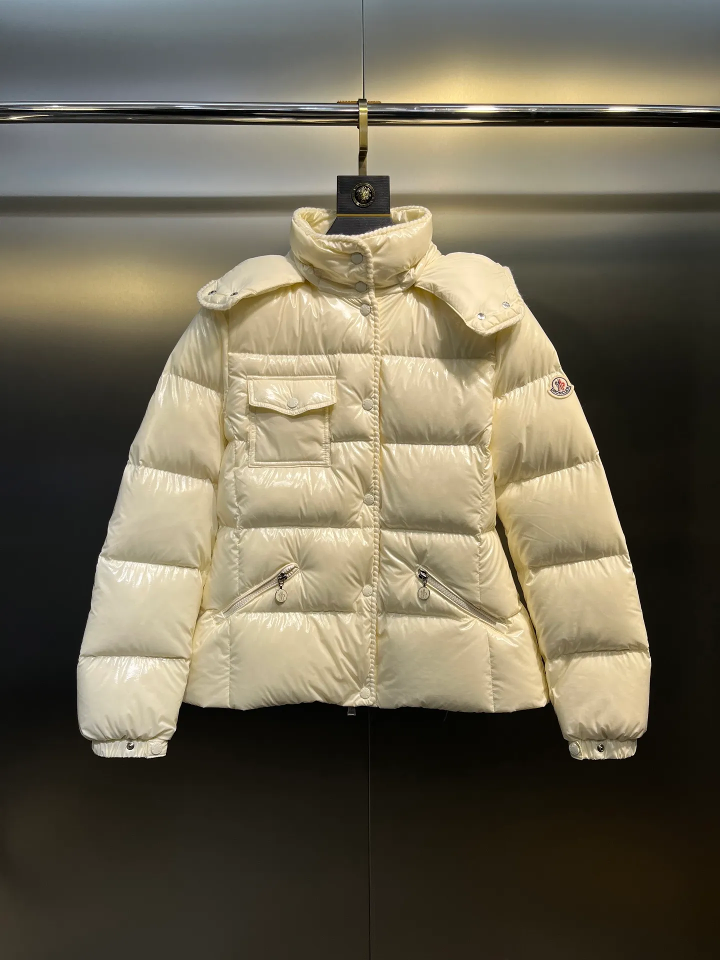 P900 Moncler🌟25 new oil wax leather waist style GLAREIN hooded long-sleeved down jacket for women. Oil wax leather coated new fabric, slim design style, warm and slimming, 90% duck down filling, molded custom hardware. Color: red, white, blue, black Code number: 1234