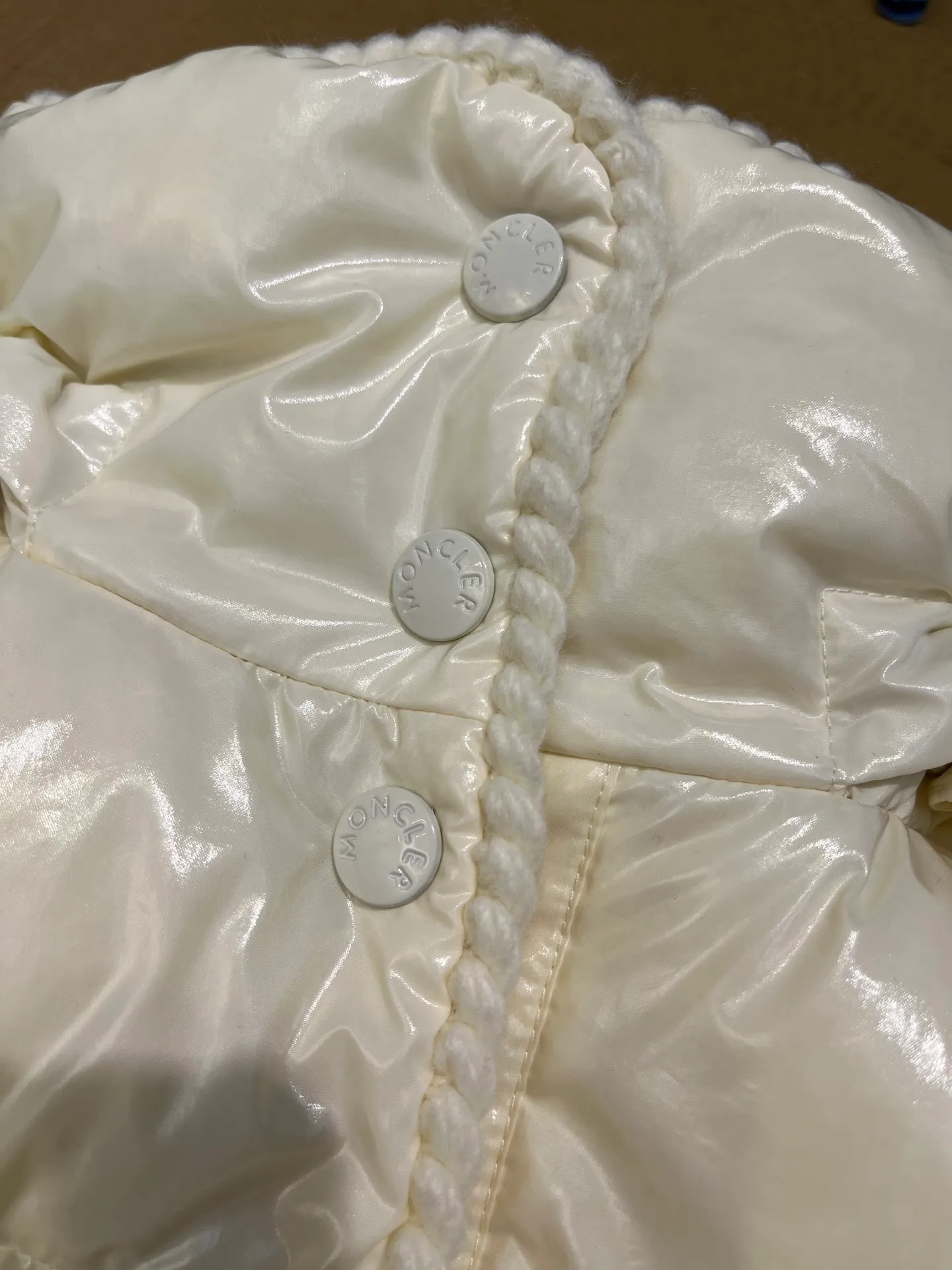 P900 Moncler🌟25 new oil wax leather waist style GLAREIN hooded long-sleeved down jacket for women. Oil wax leather coated new fabric, slim design style, warm and slimming, 90% duck down filling, molded custom hardware. Color: red, white, blue, black Code number: 1234