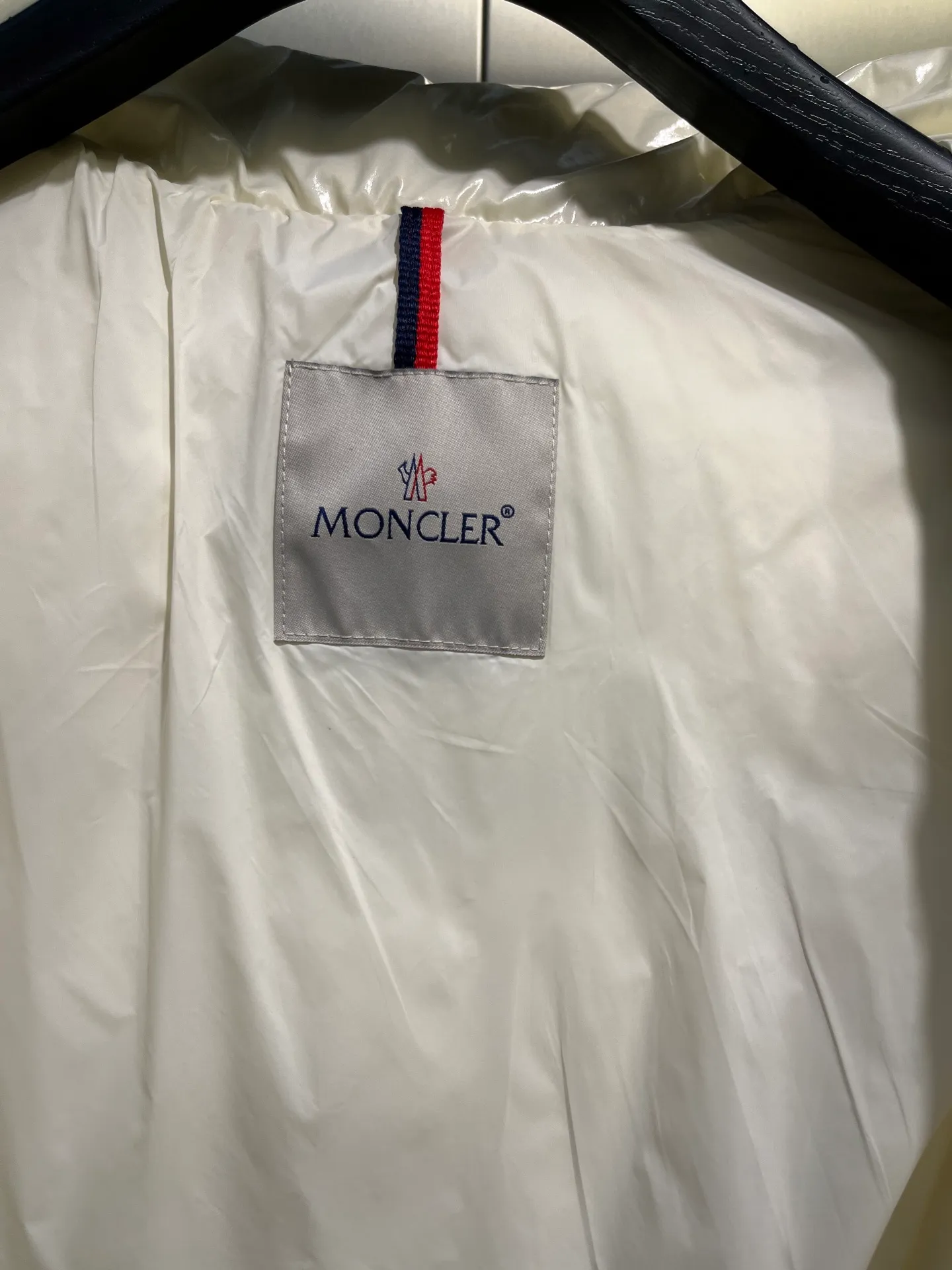 P900 Moncler🌟25 new oil wax leather waist style GLAREIN hooded long-sleeved down jacket for women. Oil wax leather coated new fabric, slim design style, warm and slimming, 90% duck down filling, molded custom hardware. Color: red, white, blue, black Code number: 1234