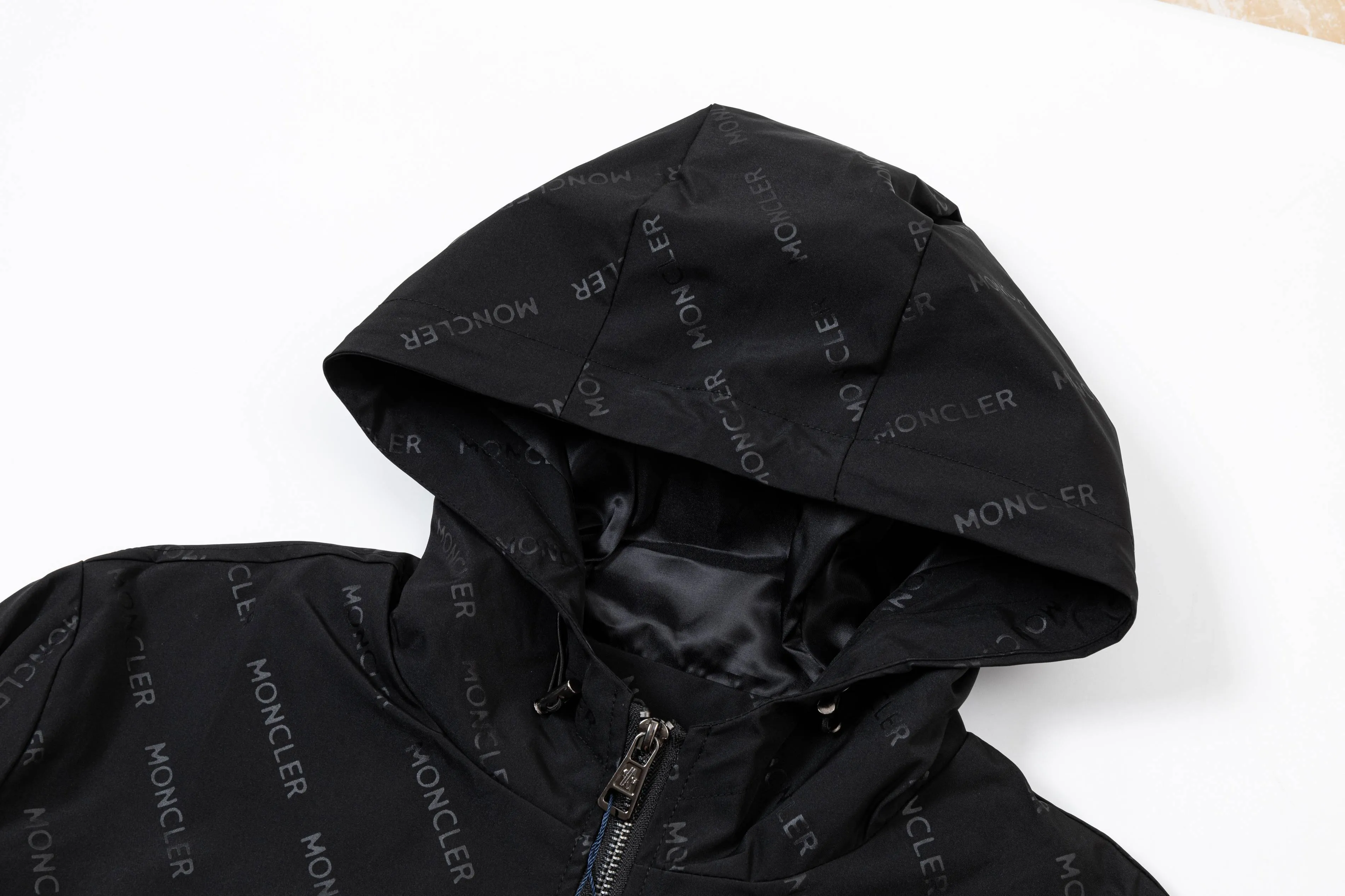 P320 2025 Mouthless MONCLER... New style for autumn and winter Hardware logo. High-quality hooded jacket. Mainly recommended version. Customized fabrics. Higher grade. High-density memory brushed lining. More fashionable and comfortable. High-standard customization. The upper body is very stylish. Classic and versatile. It can be matched with any fashion. The version is super good. It is recommended!  Color: royal blue black Size: M-4XL