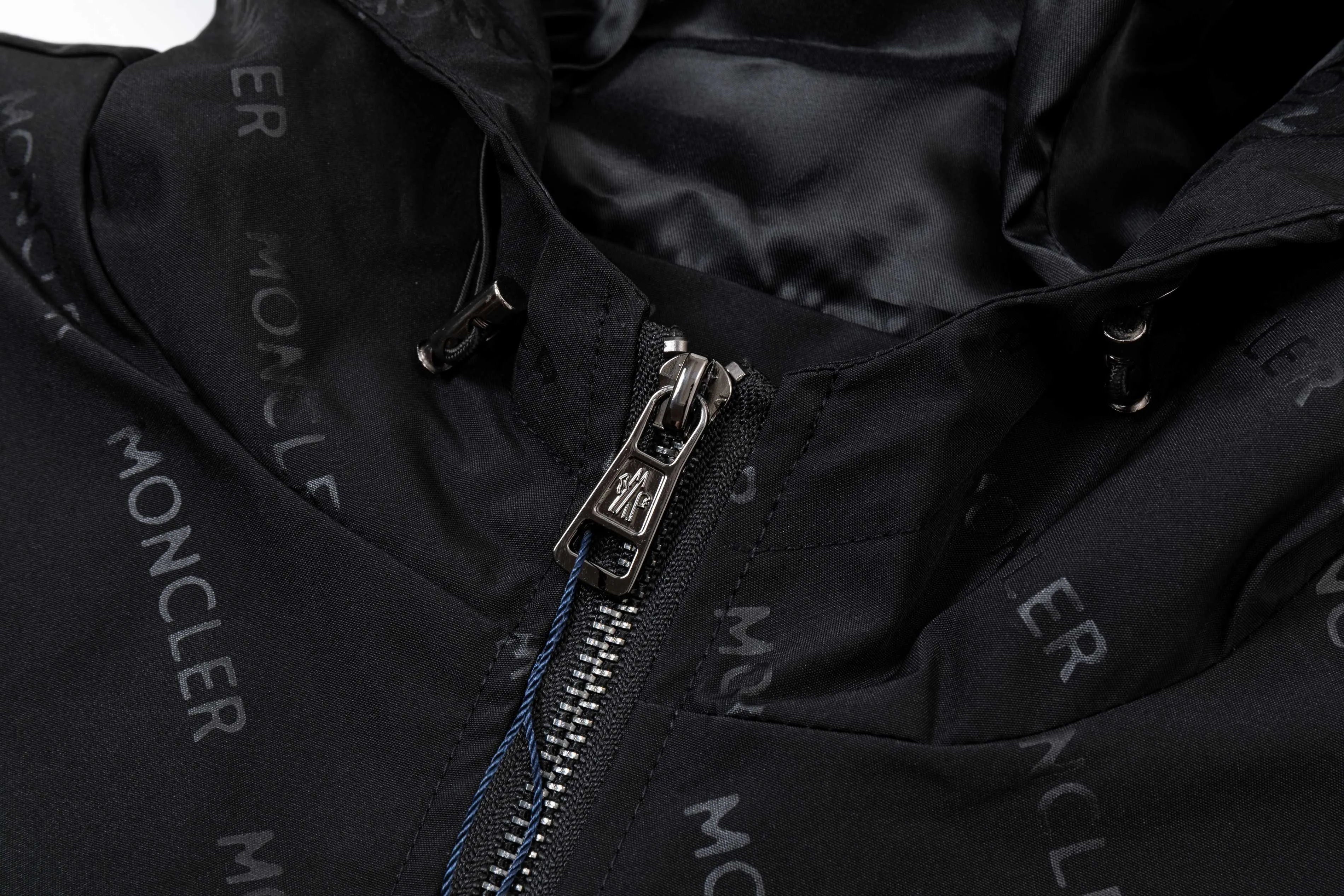 P320 2025 Mouthless MONCLER... New style for autumn and winter Hardware logo. High-quality hooded jacket. Mainly recommended version. Customized fabrics. Higher grade. High-density memory brushed lining. More fashionable and comfortable. High-standard customization. The upper body is very stylish. Classic and versatile. It can be matched with any fashion. The version is super good. It is recommended!  Color: royal blue black Size: M-4XL