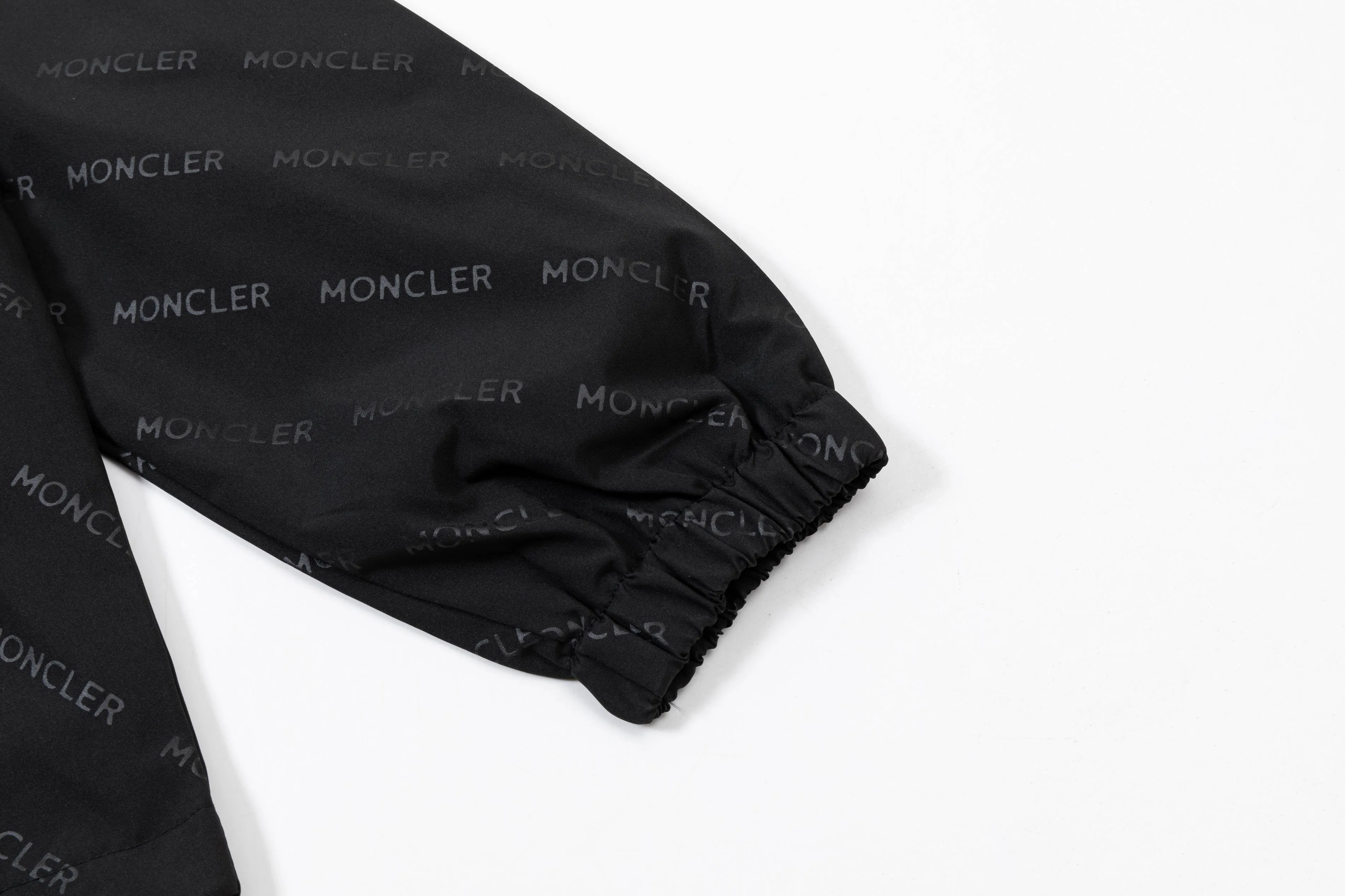 P320 2025 Mouthless MONCLER... New style for autumn and winter Hardware logo. High-quality hooded jacket. Mainly recommended version. Customized fabrics. Higher grade. High-density memory brushed lining. More fashionable and comfortable. High-standard customization. The upper body is very stylish. Classic and versatile. It can be matched with any fashion. The version is super good. It is recommended!  Color: royal blue black Size: M-4XL