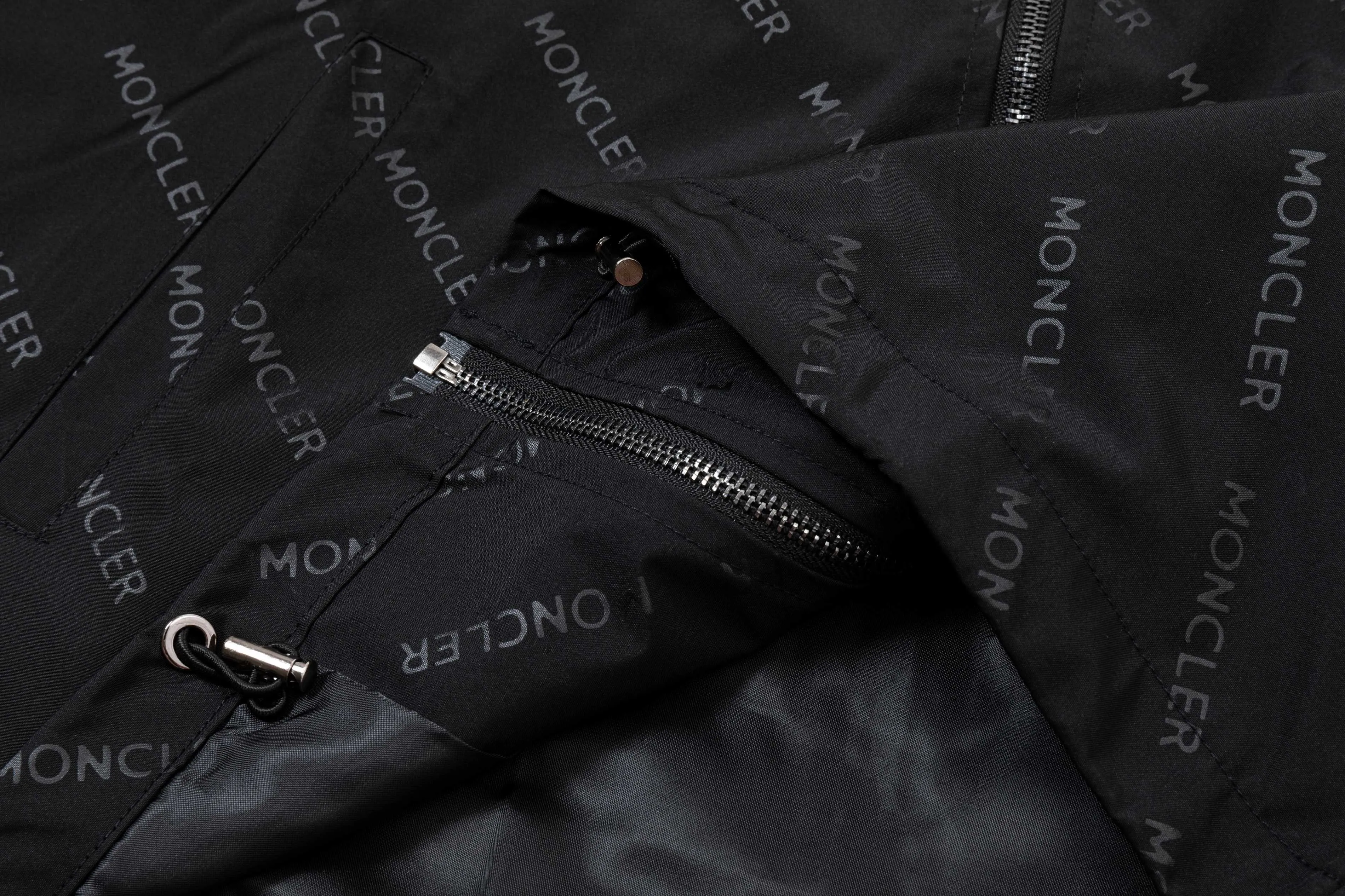 P320 2025 Mouthless MONCLER... New style for autumn and winter Hardware logo. High-quality hooded jacket. Mainly recommended version. Customized fabrics. Higher grade. High-density memory brushed lining. More fashionable and comfortable. High-standard customization. The upper body is very stylish. Classic and versatile. It can be matched with any fashion. The version is super good. It is recommended!  Color: royal blue black Size: M-4XL