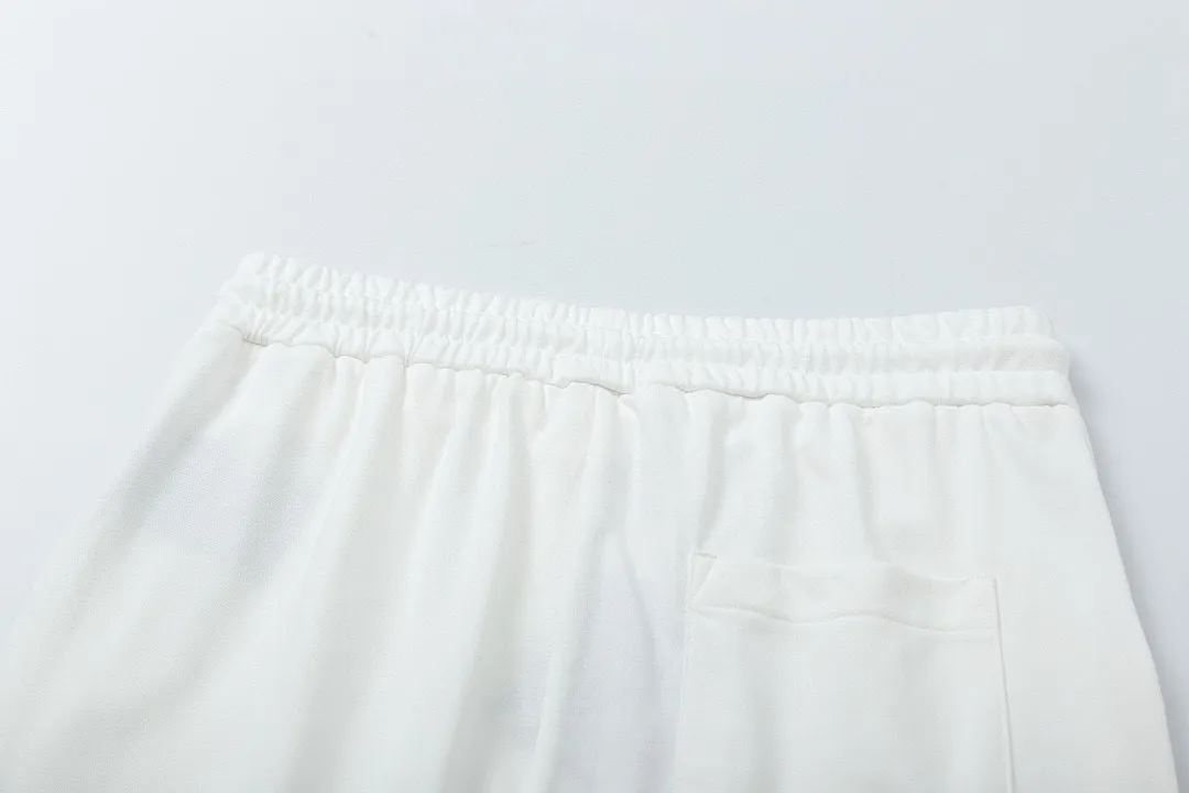 P170 Moncler 2025 new style, light luxury, defective logo printing, essential for daily commuting for men and women, casual shorts ·Customized terry fabric ·Elastic + drawstring adjustable waist ·Waist tag and three wash marks complete Color: White Size: XS S M L