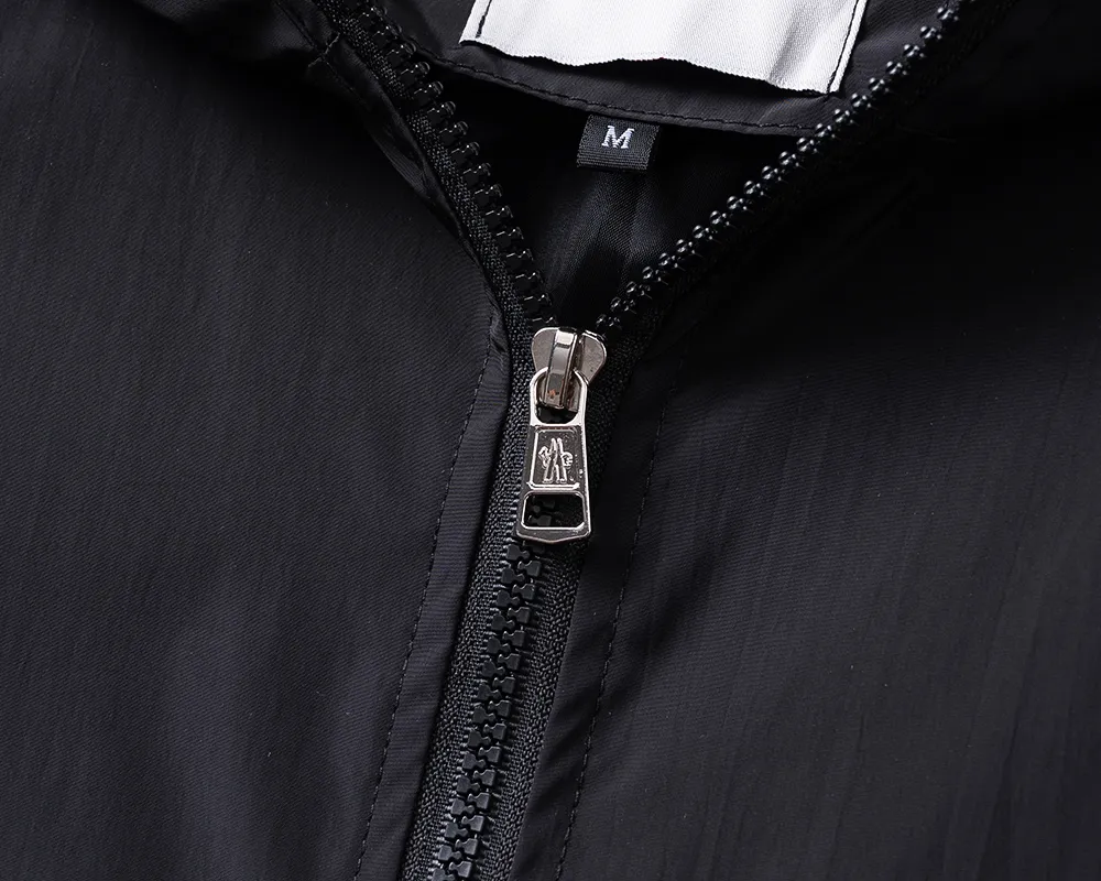 P380 🌸🌸🌸🌸 Moncler's latest 25-year-old men's jacket. The color combination has a classic charm without losing youthful vitality. It reshapes a new design style and shows a bold and confident brand design concept.  Imported fabrics, sleeves and pockets are paired with exclusive brand designs, reflecting the minimalist pursuit of quality and design. Low-key luxury fully embodies the brand image and status! The brand LOGO icon design is simple and recognizable, with a delicate and comfortable touch, excellent details, exquisite and elegant everywhere, fashionable design, a capable and stylish upper body, and full of aura! The all-over pattern and simple aesthetics are brought to the extreme, and it is a jacket that can be mixed and matched. There is no doubt that it is a must-have product for men. It is extremely practical and the color is easy to match.  Color: Picture color. Sizes: M, L, xL, xxL, xxxL