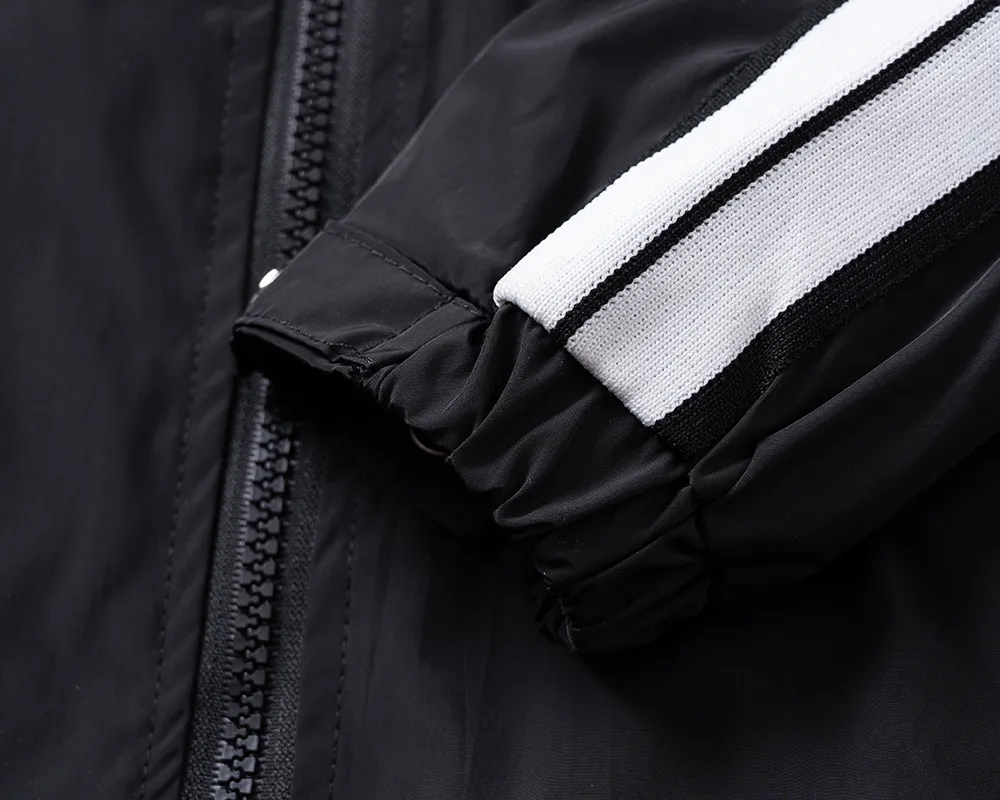 P380 🌸🌸🌸🌸 Moncler's latest 25-year-old men's jacket. The color combination has a classic charm without losing youthful vitality. It reshapes a new design style and shows a bold and confident brand design concept.  Imported fabrics, sleeves and pockets are paired with exclusive brand designs, reflecting the minimalist pursuit of quality and design. Low-key luxury fully embodies the brand image and status! The brand LOGO icon design is simple and recognizable, with a delicate and comfortable touch, excellent details, exquisite and elegant everywhere, fashionable design, a capable and stylish upper body, and full of aura! The all-over pattern and simple aesthetics are brought to the extreme, and it is a jacket that can be mixed and matched. There is no doubt that it is a must-have product for men. It is extremely practical and the color is easy to match.  Color: Picture color. Sizes: M, L, xL, xxL, xxxL