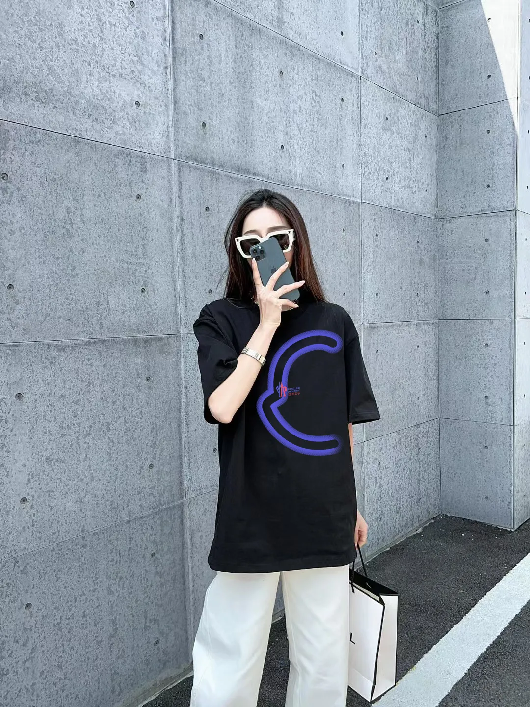 P140 🔥[MONCLER] 2025FW short-sleeved T-shirt, badge + LOGO printing, high-end 26s double yarn 300g fabric, heavy fabric, custom stretcher rib, same vat and dye, complete three standards, same style for men and women, color: black, white, size: S M L XL 2XL