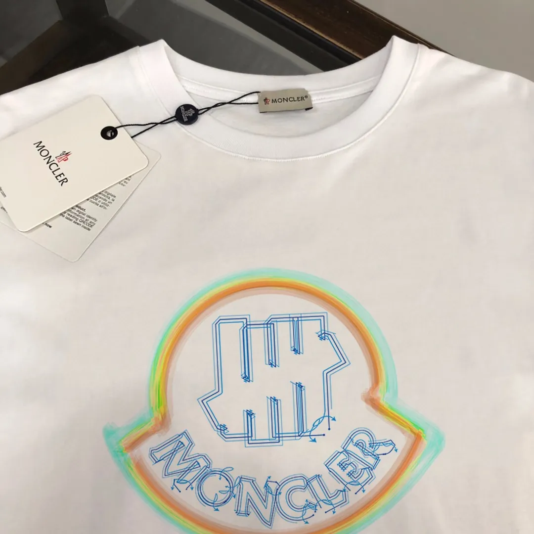 P160 🔥MONCLER new summer logo printed short-sleeved T-shirt. [Using custom-made double-ply pure cotton fabric] The upper body is extremely comfortable and breathable. The iconic LOGO element adds a sense of design to the item, creating a simple and elegant style. The upper body will make you look N times more handsome. Size: S～XL
