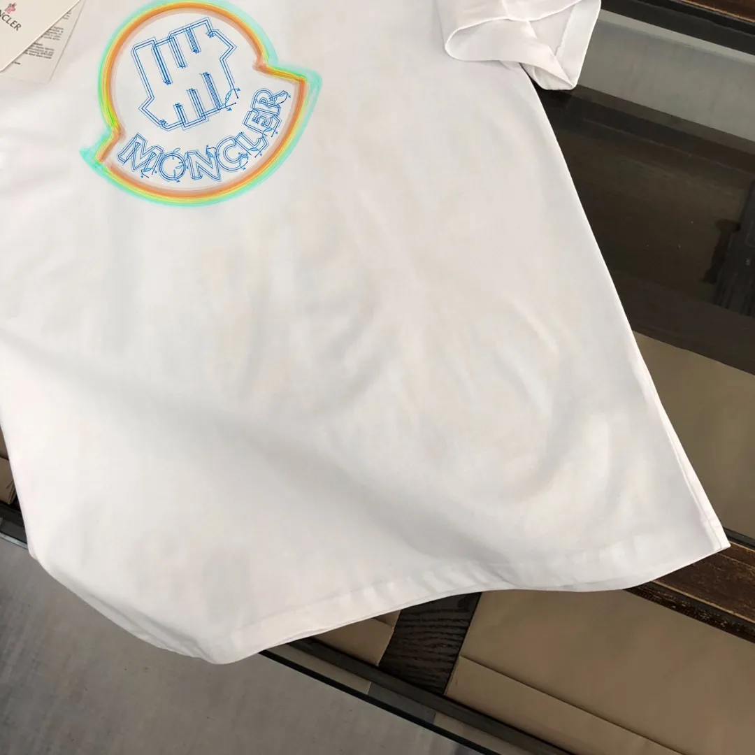 P160 🔥MONCLER new summer logo printed short-sleeved T-shirt. [Using custom-made double-ply pure cotton fabric] The upper body is extremely comfortable and breathable. The iconic LOGO element adds a sense of design to the item, creating a simple and elegant style. The upper body will make you look N times more handsome. Size: S～XL
