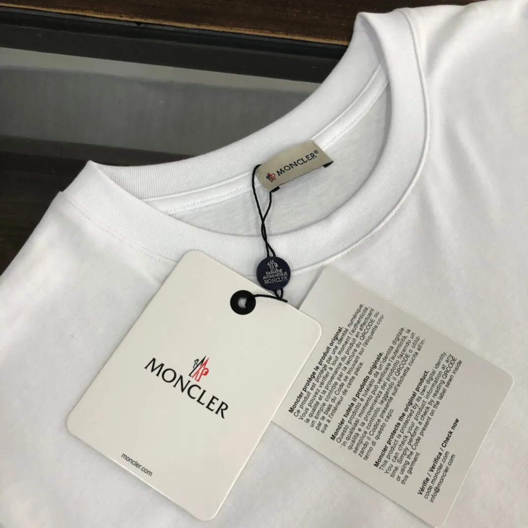P160 🔥MONCLER new summer logo printed short-sleeved T-shirt. [Using custom-made double-ply pure cotton fabric] The upper body is extremely comfortable and breathable. The iconic LOGO element adds a sense of design to the item, creating a simple and elegant style. The upper body will make you look N times more handsome. Size: S～XL