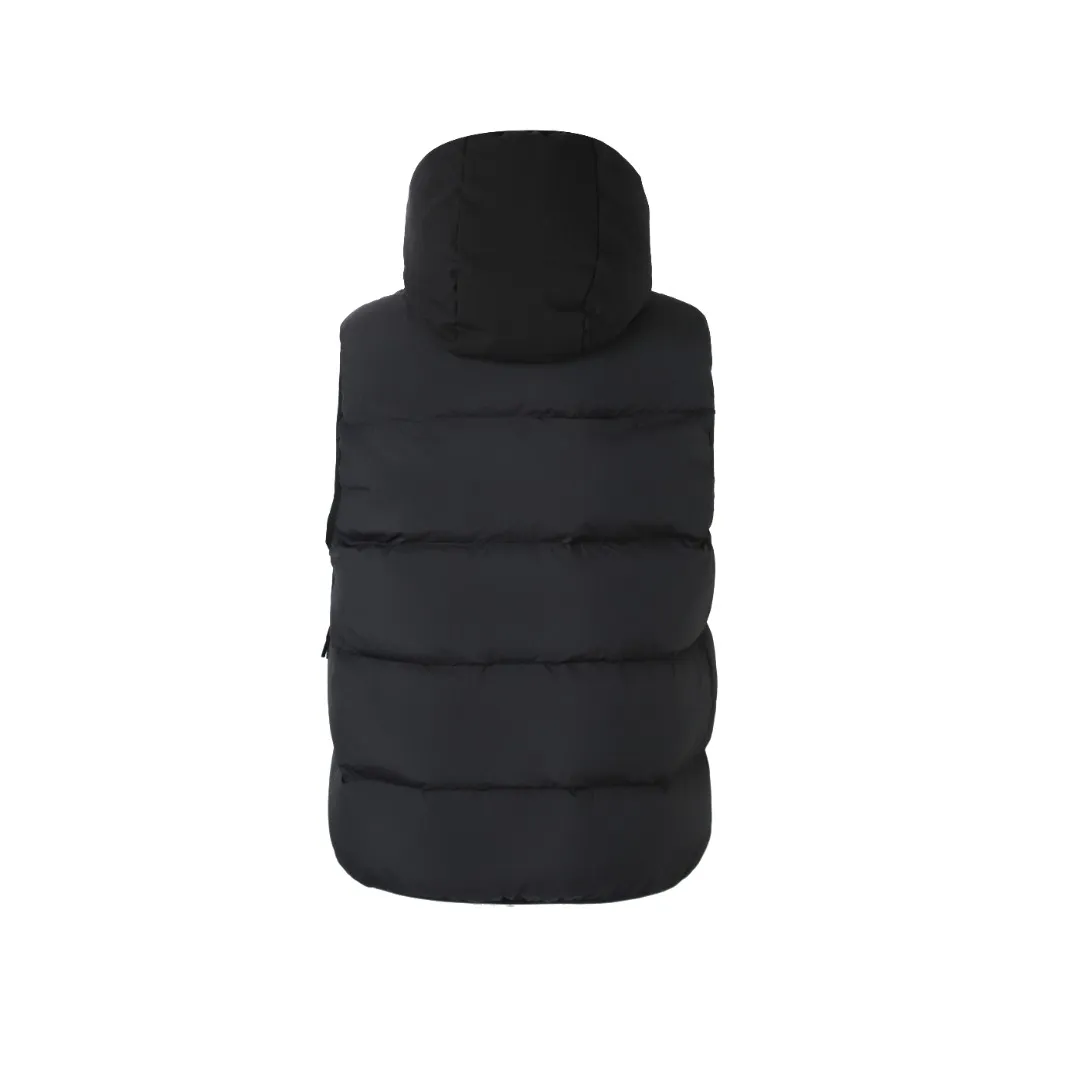 P680 MONCLER Badge Hooded Down Vest Fabric selection: Made of nylon fabric made of 100% nylon, which is woven into a tight and tough fabric through advanced textile technology, which increases the strength of the skeleton to effectively block the invasion of cold wind and lock the warm air generated by the down layer. After tight weaving and special treatment, it is waterproof and windproof. The surface forms a certain lotus leaf effect, and is wrinkle-resistant and not easily deformed, making it easy for daily care.  Technology: The quilting stitches are sewn in a diagonal direction at an angle of approximately 70 degrees. The diagonal lines are arranged in parallel. The fabric and filling are planned into different functional areas, and the quilting stitches in each partition are relatively independent. This allows the finished product to produce a larger deformation space along the diagonal direction when stretched and pressed, making it less likely to tighten and break, and has rich visual effects, modern and advanced features.  Details: After the hood is removed, the stand-up collar displays an embossed logo of the same color, adding a unique visual experience and tactile details.  High-quality filling: It is filled with 90% selected white duck down, weighing 170g, ensuring fluffy rebound, lightness and warmth.  Accessories: One-to-one customized zipper pendant, one-to-one customized badge, one-to-one customized three-label SIZE: 1 2 3 4