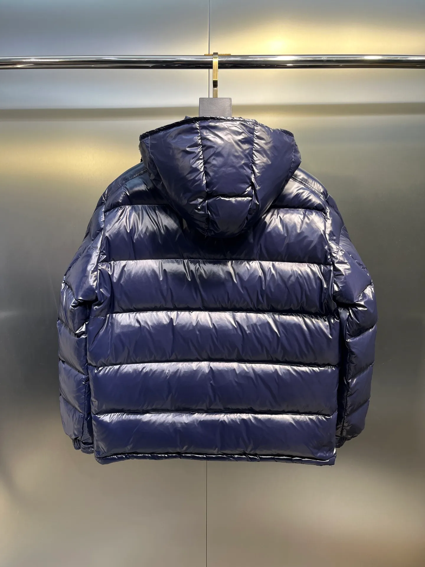 P700 𝗠𝗼𝗻𝗰𝗹𝗲𝗿 𝗠𝗮𝘆𝗮/ Moncler's top-quality Maya down jacket is a super hot style that you can't buy in winter. Eason Chan, Nicholas Tse, and Zhao Lusi have been wearing it one after another. They speak for themselves with their strength, a veteran-level style. This series is known for its fluffy bread style and glossy effect. It is the most popular series in the classic main line of the M family. Buying at the counter and from the official website is basically a matter of rush! Promise me to buy it soon! Just needed series! ! Don’t wait until winter when it’s hard to get one size: 123456