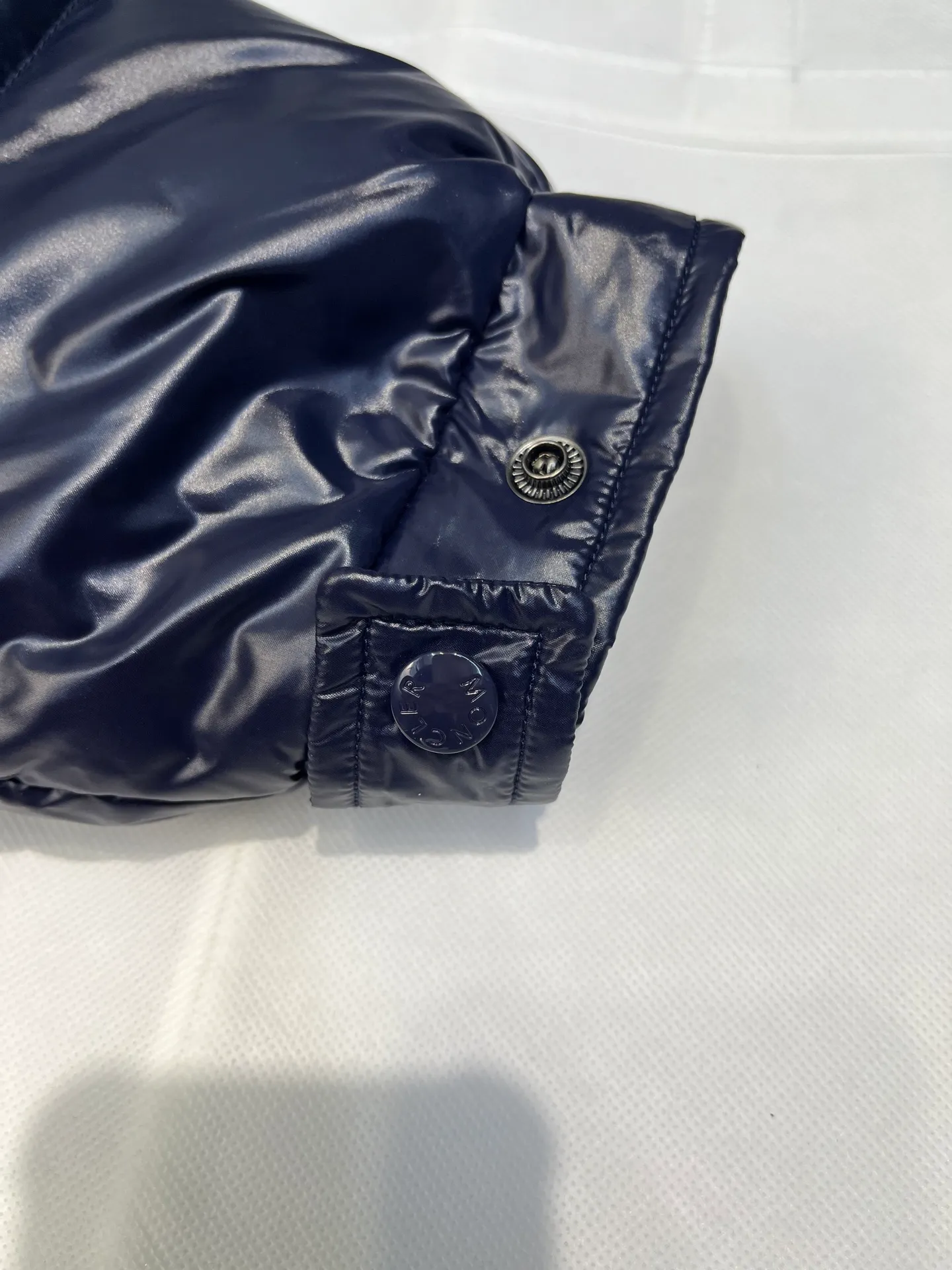 P700 𝗠𝗼𝗻𝗰𝗹𝗲𝗿 𝗠𝗮𝘆𝗮/ Moncler's top-quality Maya down jacket is a super hot style that you can't buy in winter. Eason Chan, Nicholas Tse, and Zhao Lusi have been wearing it one after another. They speak for themselves with their strength, a veteran-level style. This series is known for its fluffy bread style and glossy effect. It is the most popular series in the classic main line of the M family. Buying at the counter and from the official website is basically a matter of rush! Promise me to buy it soon! Just needed series! ! Don’t wait until winter when it’s hard to get one size: 123456