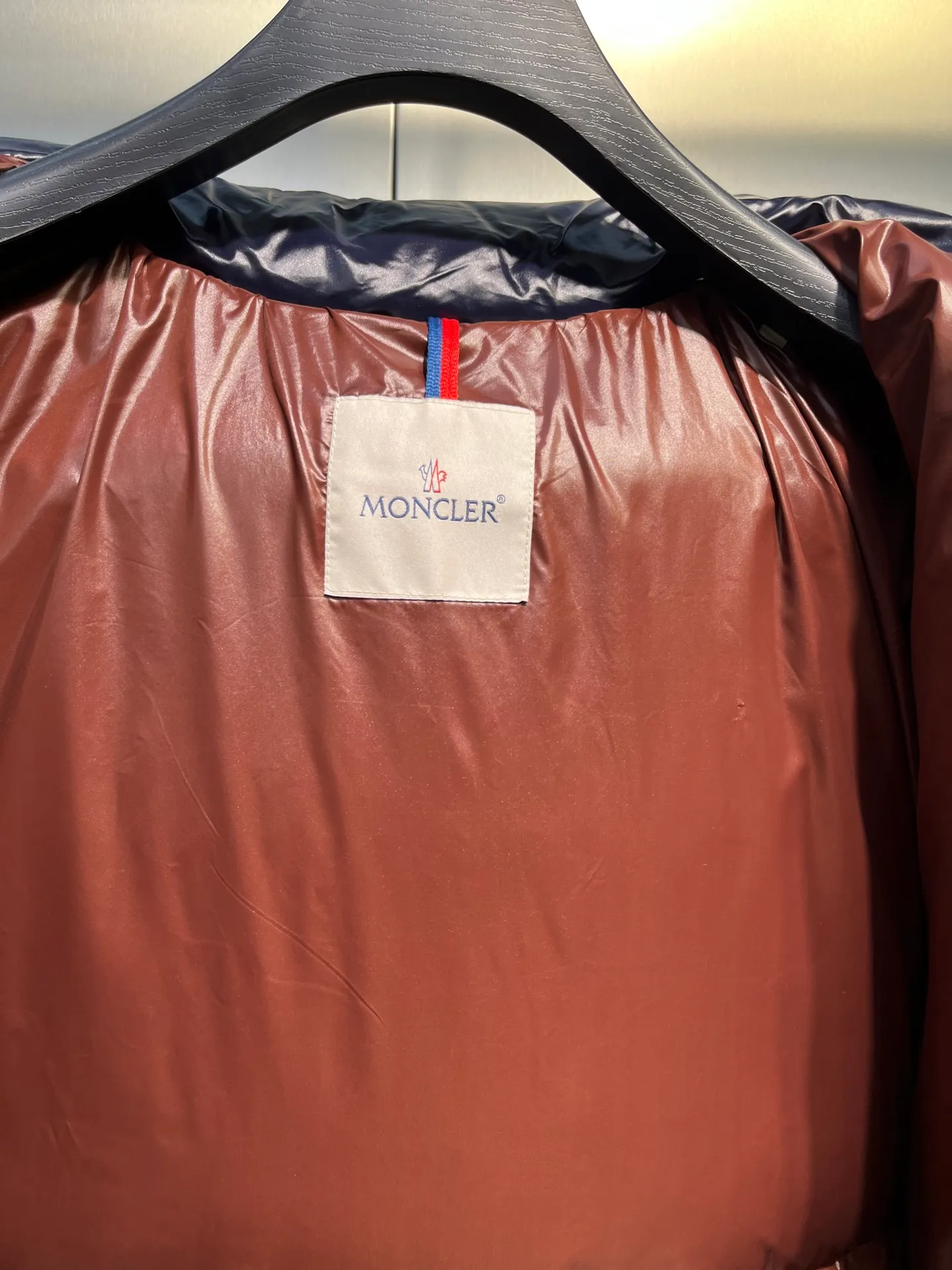 P700 𝗠𝗼𝗻𝗰𝗹𝗲𝗿 𝗠𝗮𝘆𝗮/ Moncler's top-quality Maya down jacket is a super hot style that you can't buy in winter. Eason Chan, Nicholas Tse, and Zhao Lusi have been wearing it one after another. They speak for themselves with their strength, a veteran-level style. This series is known for its fluffy bread style and glossy effect. It is the most popular series in the classic main line of the M family. Buying at the counter and from the official website is basically a matter of rush! Promise me to buy it soon! Just needed series! ! Don’t wait until winter when it’s hard to get one size: 123456