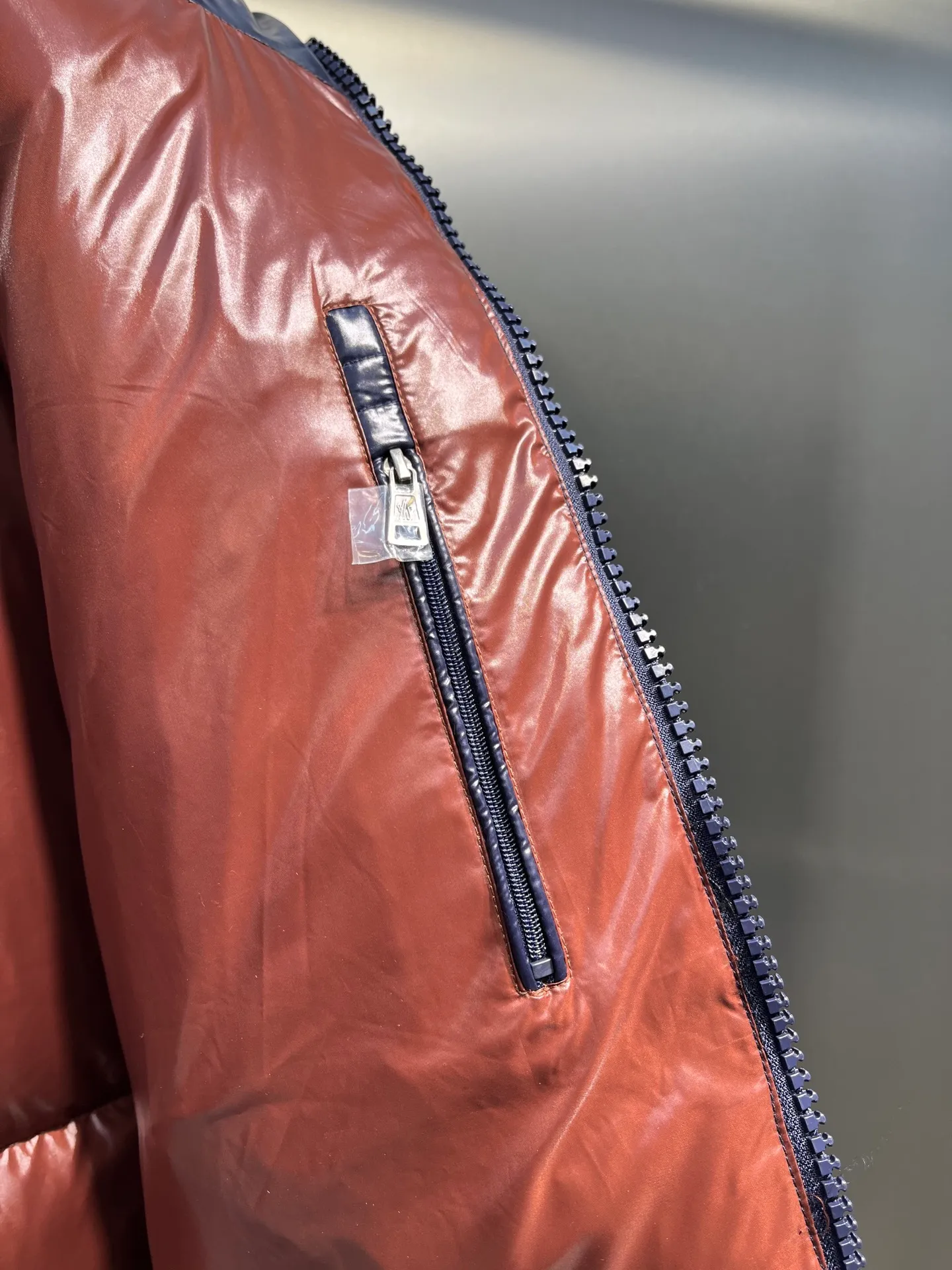 P700 𝗠𝗼𝗻𝗰𝗹𝗲𝗿 𝗠𝗮𝘆𝗮/ Moncler's top-quality Maya down jacket is a super hot style that you can't buy in winter. Eason Chan, Nicholas Tse, and Zhao Lusi have been wearing it one after another. They speak for themselves with their strength, a veteran-level style. This series is known for its fluffy bread style and glossy effect. It is the most popular series in the classic main line of the M family. Buying at the counter and from the official website is basically a matter of rush! Promise me to buy it soon! Just needed series! ! Don’t wait until winter when it’s hard to get one size: 123456