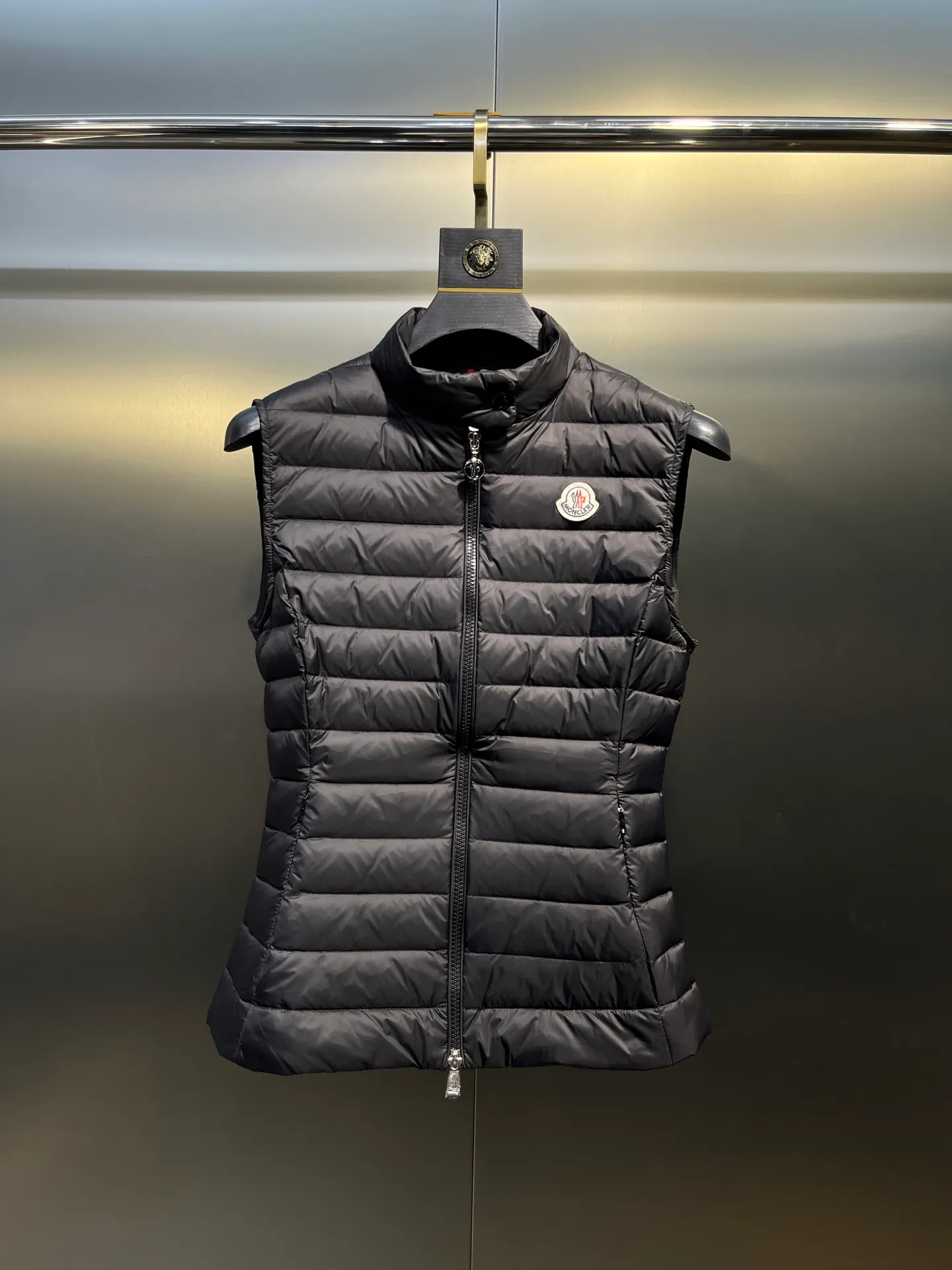 P580 Moncler25 new product Igens women's down vest, versatile and easy to match. Same style for men and women, original customized national standard 90 white duck down filling! Color: black white pink code number: 1234