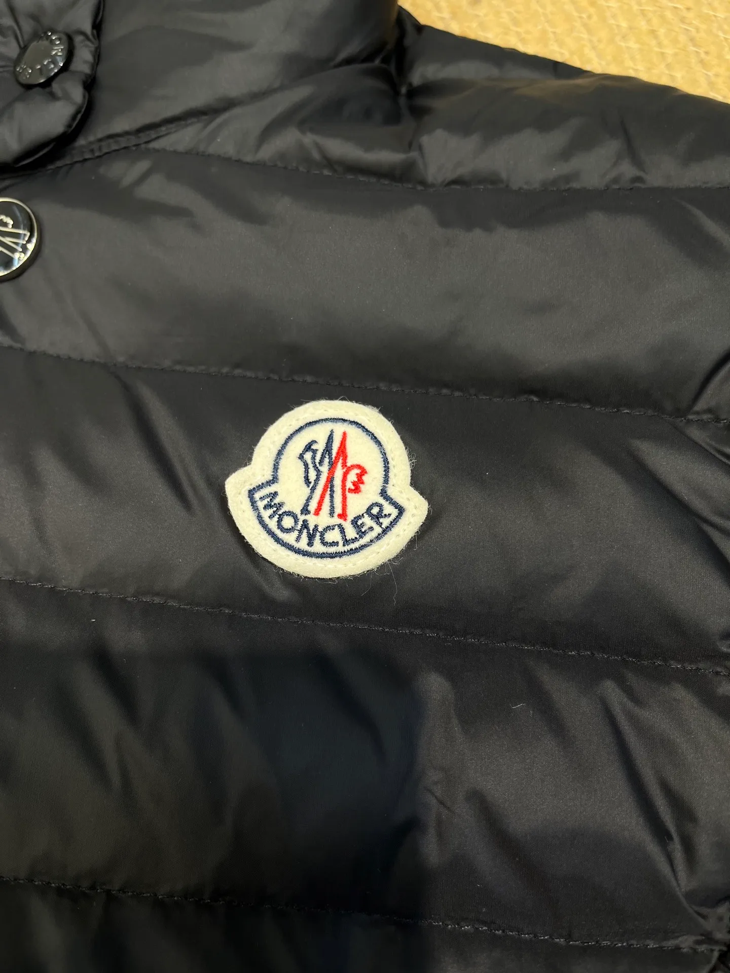 P580 Moncler25 new product Igens women's down vest, versatile and easy to match. Same style for men and women, original customized national standard 90 white duck down filling! Color: black white pink code number: 1234