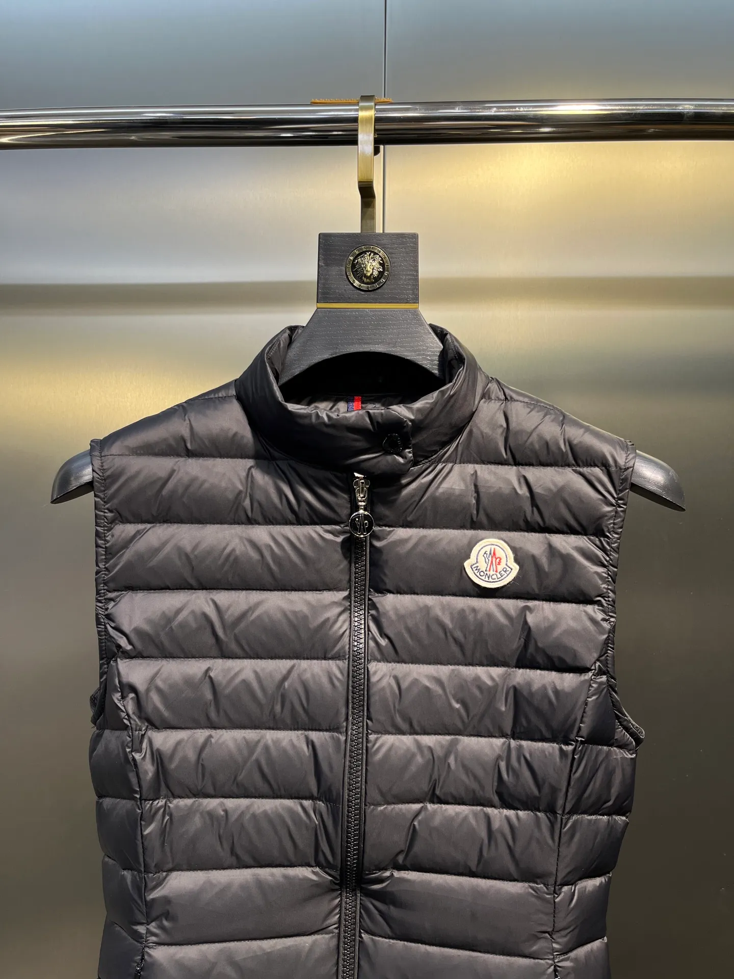 P580 Moncler25 new product Igens women's down vest, versatile and easy to match. Same style for men and women, original customized national standard 90 white duck down filling! Color: black white pink code number: 1234