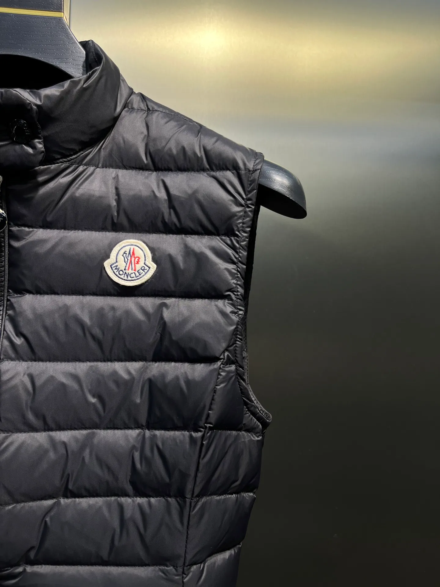P580 Moncler25 new product Igens women's down vest, versatile and easy to match. Same style for men and women, original customized national standard 90 white duck down filling! Color: black white pink code number: 1234