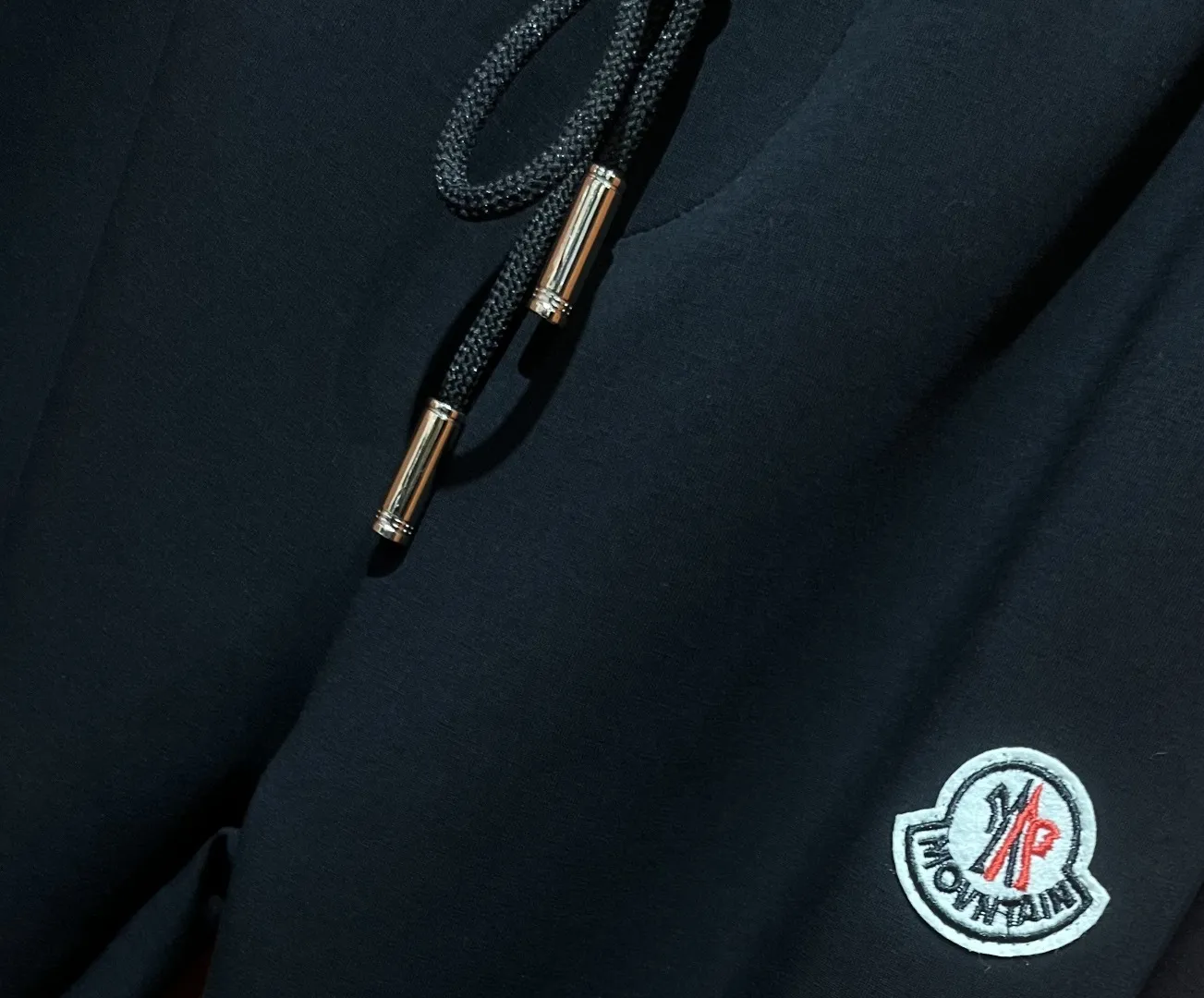 P310 Moncler Mouth Covered 💥 High-end version 🔥 Exclusively for new casual trousers! The custom-made fabrics at the counter are highly breathable and comfortable, with impeccable details and brand element design concepts, reflecting high quality. It feels delicate and soft! It presents a casual cut and the upper body shape is great! Size:M-3XL