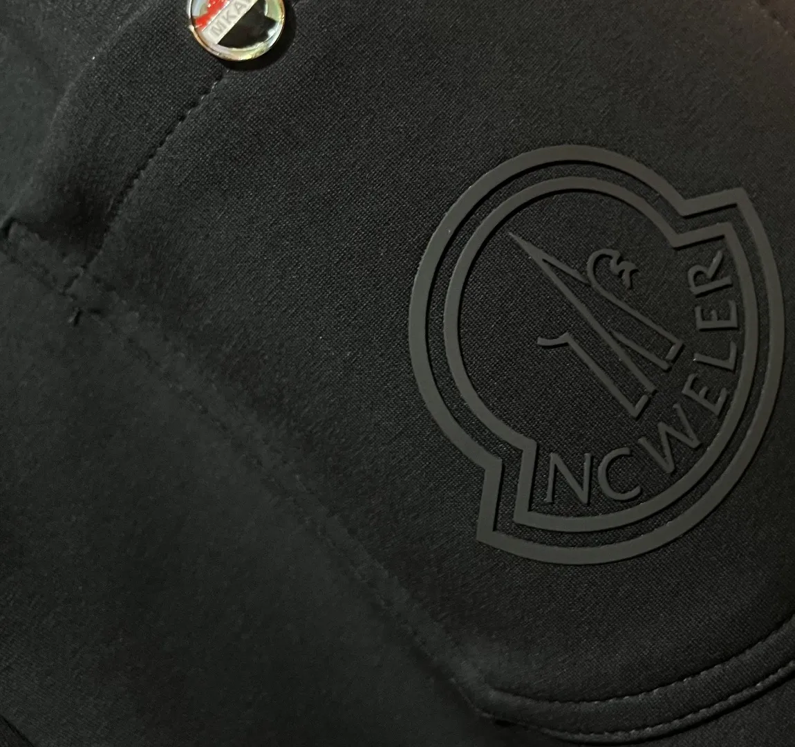 P310 Moncler Mouth Covered 💥 High-end version 🔥 Exclusively for new casual trousers! The custom-made fabrics at the counter are highly breathable and comfortable, with impeccable details and brand element design concepts, reflecting high quality. It feels delicate and soft! It presents a casual cut and the upper body shape is great! Size:M-3XL