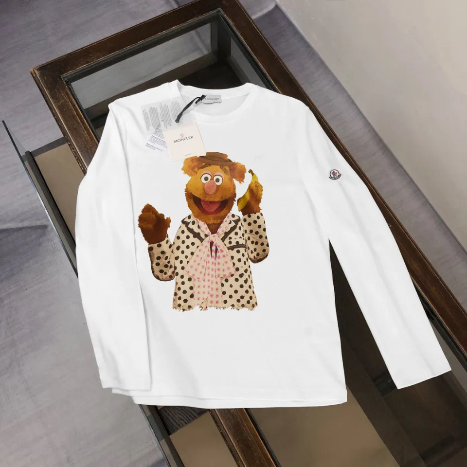 P180, a non-off-the-shelf model, you can trust it. Moncler printed long-sleeved T-shirt, 240g breathable cotton fabric, very soft and comfortable texture, does not shrink, does not deform, does not ball), can be worn alone as a base layer. Original customized accessories, collar label, care mark, hangtag, packaging (perfect details) Color: White Black Size: XS S M L