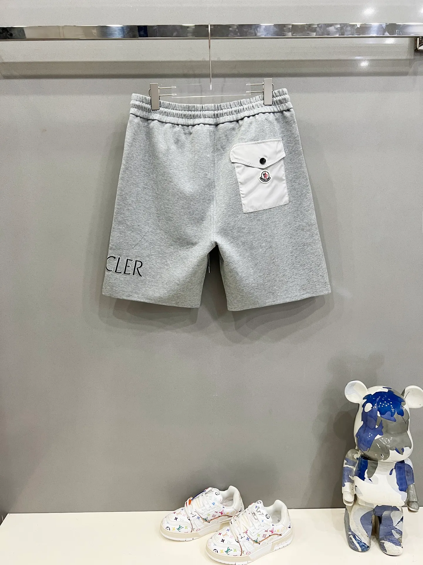 P180 MONCLER/muzzle custom space cotton shorts embroidered letters LOGO nylon pocket badge logo official synchronization high version high quality fashionable personality versatile trend pure original quality original fabric hang tag collar label washed wheat complete three standards color: black. apricot. gray. Size: XS-L