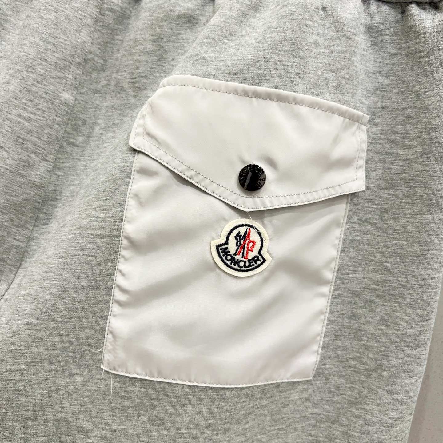 P180 MONCLER/muzzle custom space cotton shorts embroidered letters LOGO nylon pocket badge logo official synchronization high version high quality fashionable personality versatile trend pure original quality original fabric hang tag collar label washed wheat complete three standards color: black. apricot. gray. Size: XS-L